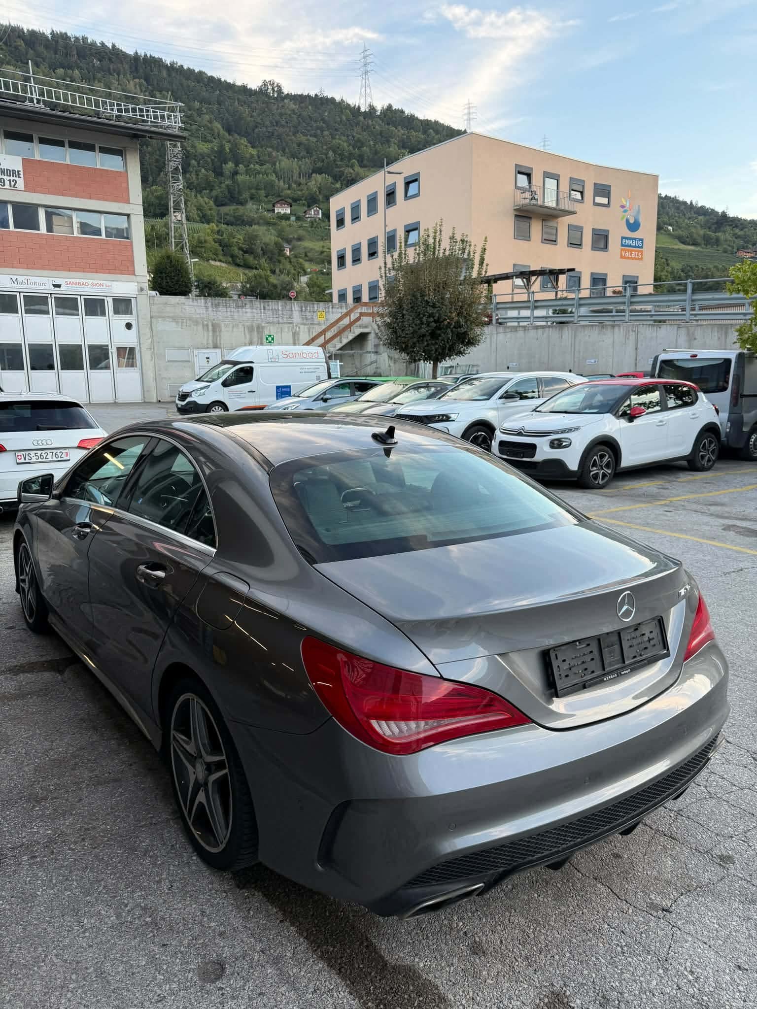 MERCEDES-BENZ CLA 250 AMG Line 7G-DCT 4Matic-image-2