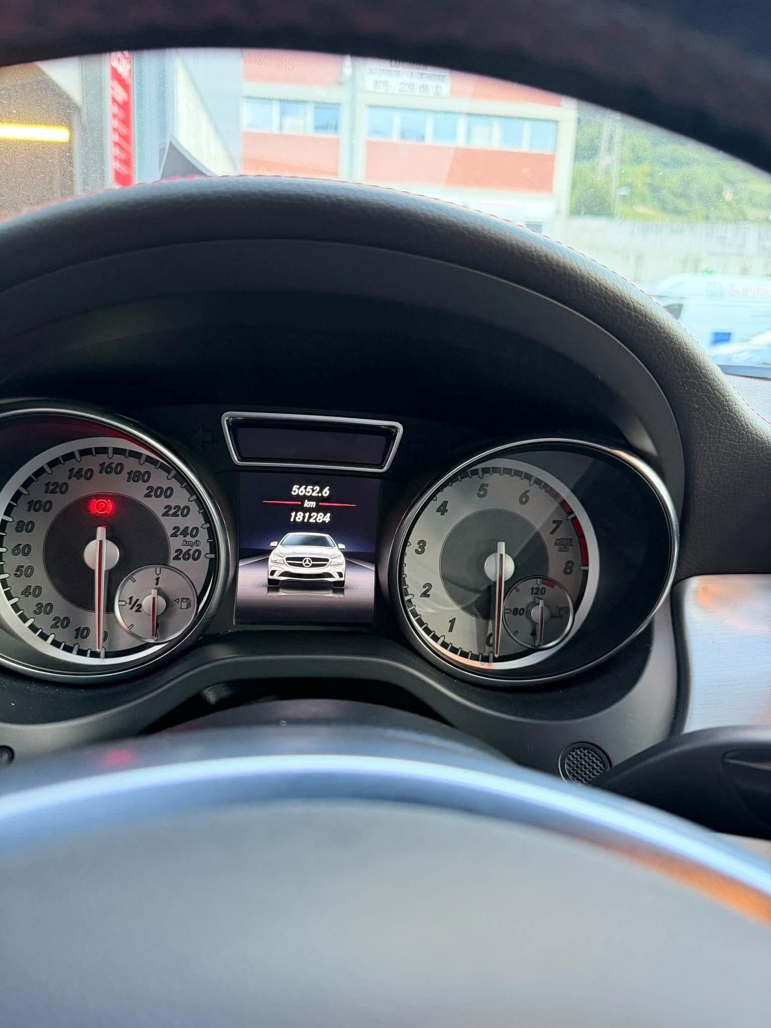 MERCEDES-BENZ CLA 250 AMG Line 7G-DCT 4Matic-image-5