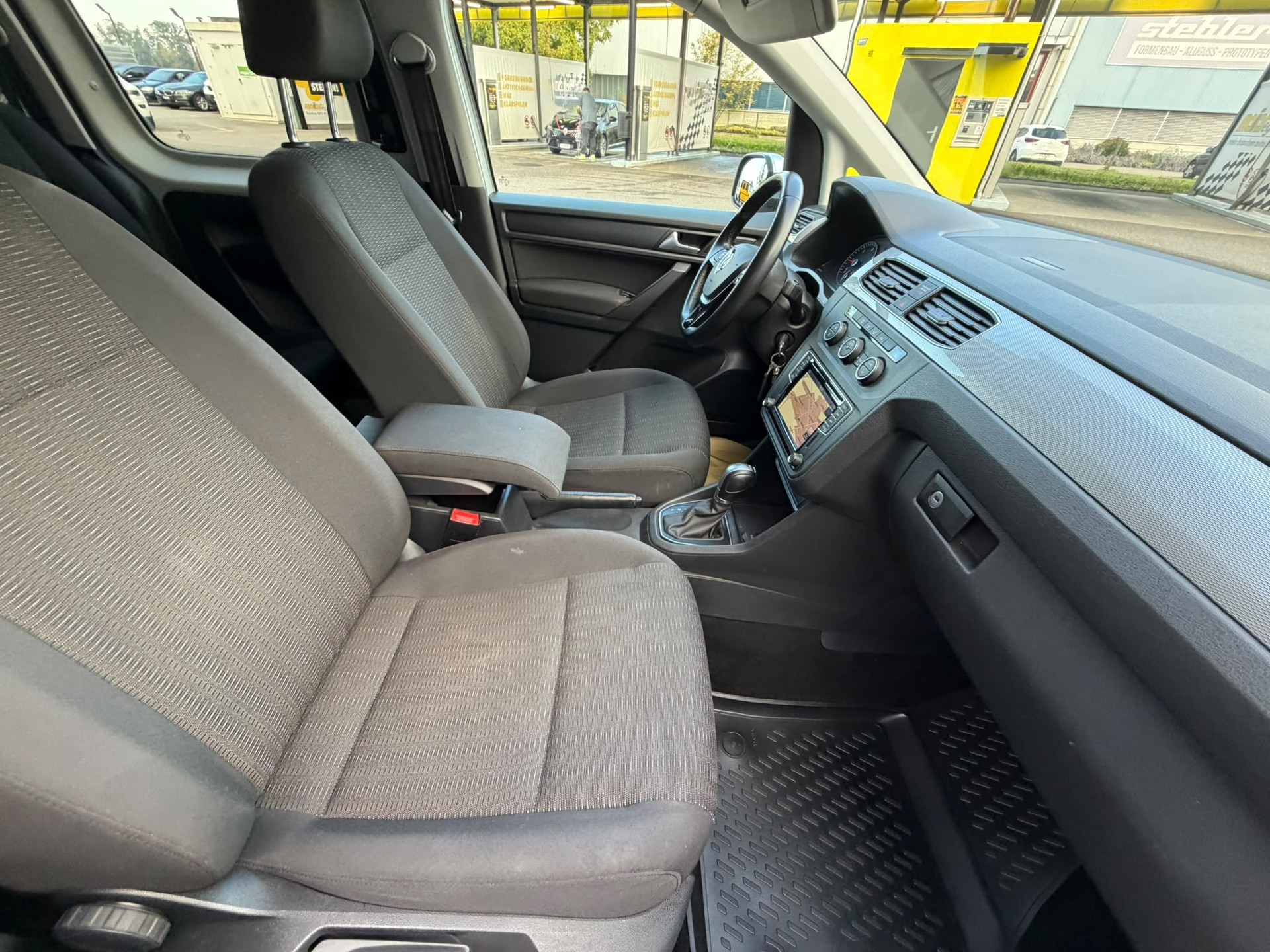 VW Caddy Maxi 2.0 TDI Trendline DSG-image-13