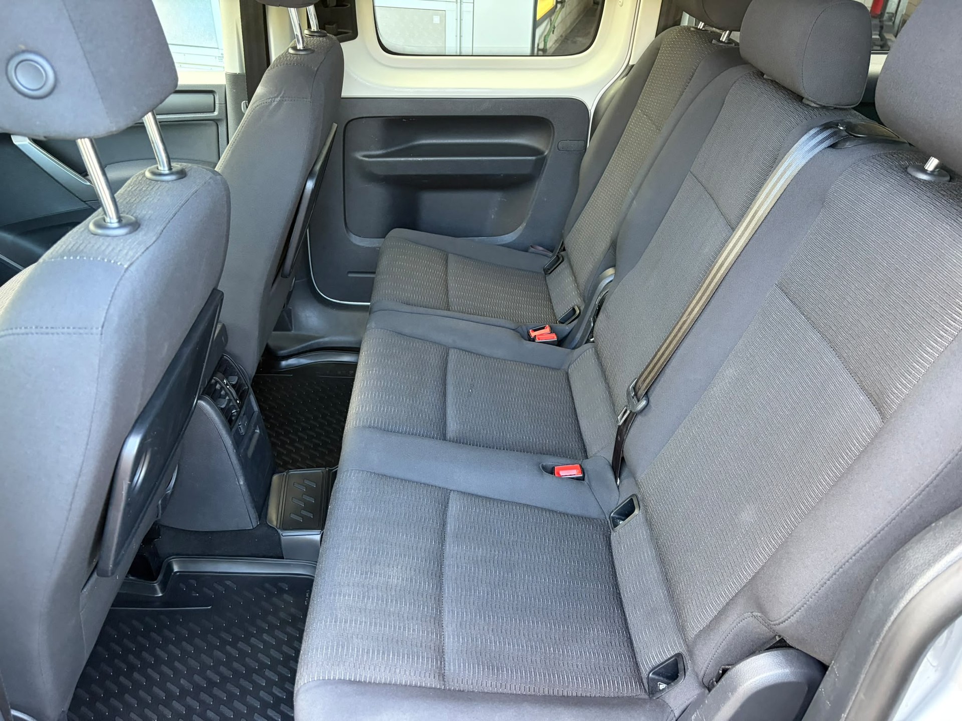 VW Caddy Maxi 2.0 TDI Trendline DSG-image-14