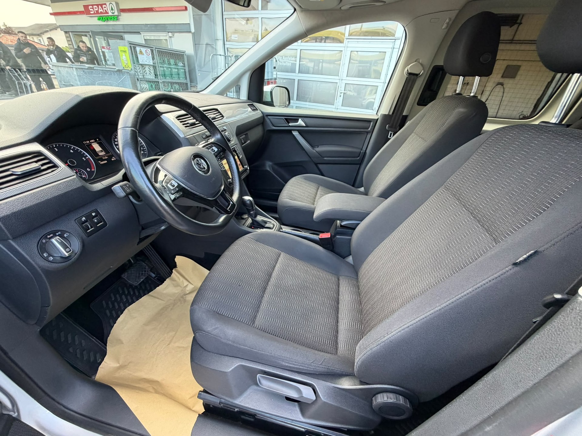 VW Caddy Maxi 2.0 TDI Trendline DSG-image-12