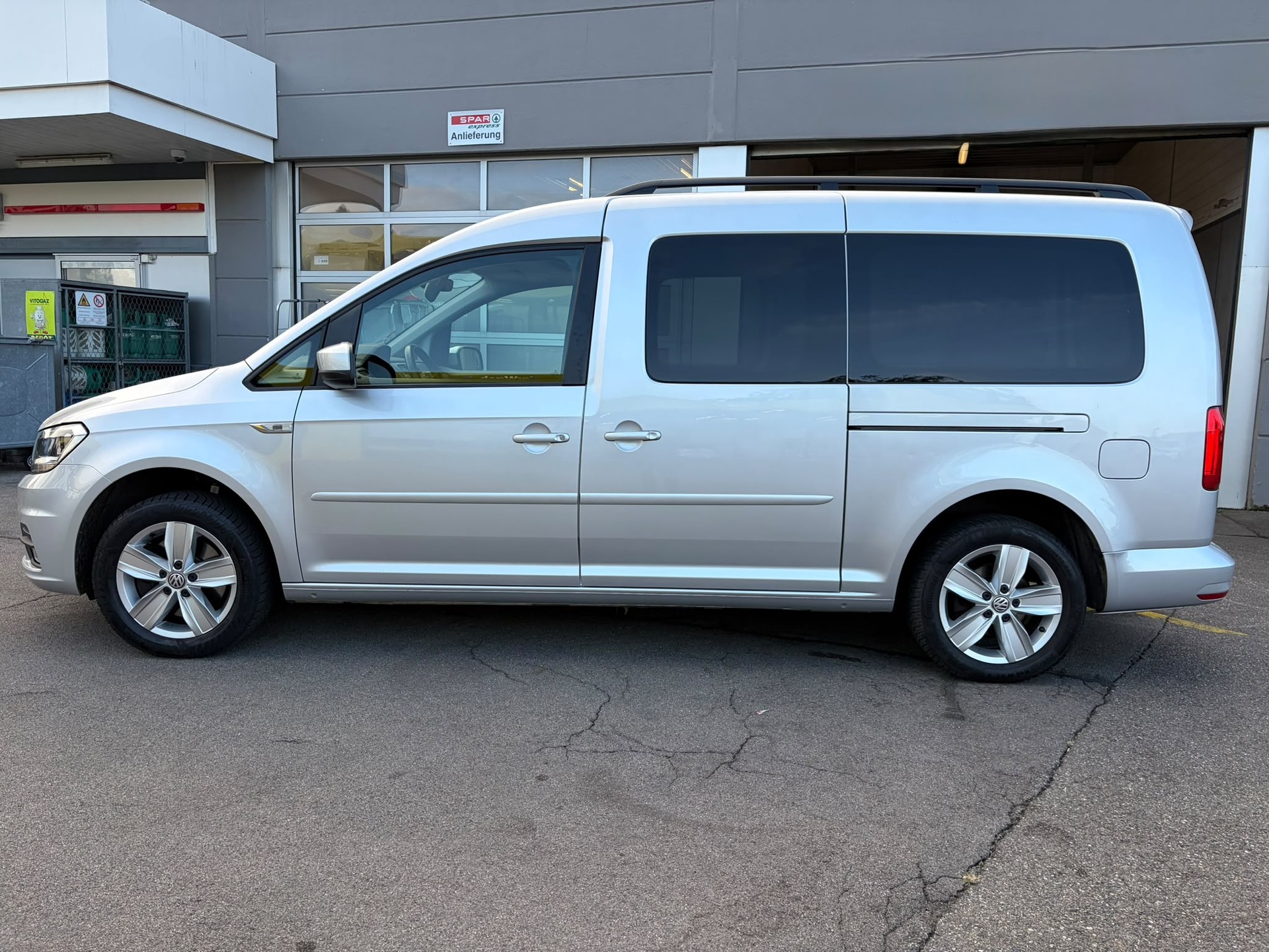 VW Caddy Maxi 2.0 TDI Trendline DSG-image-3