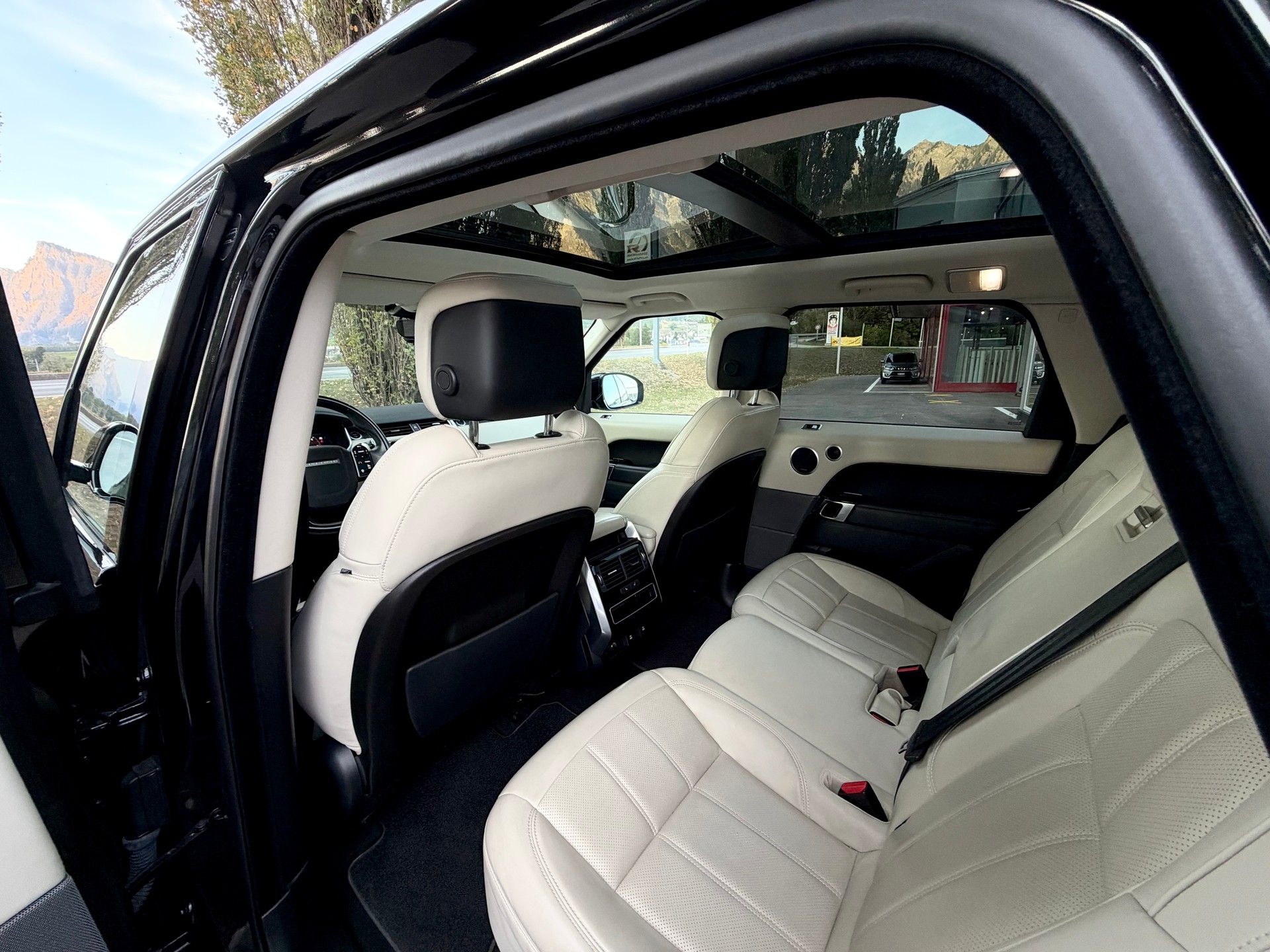 LAND ROVER 3.0 SDV6 HSE Dynamic-image-5