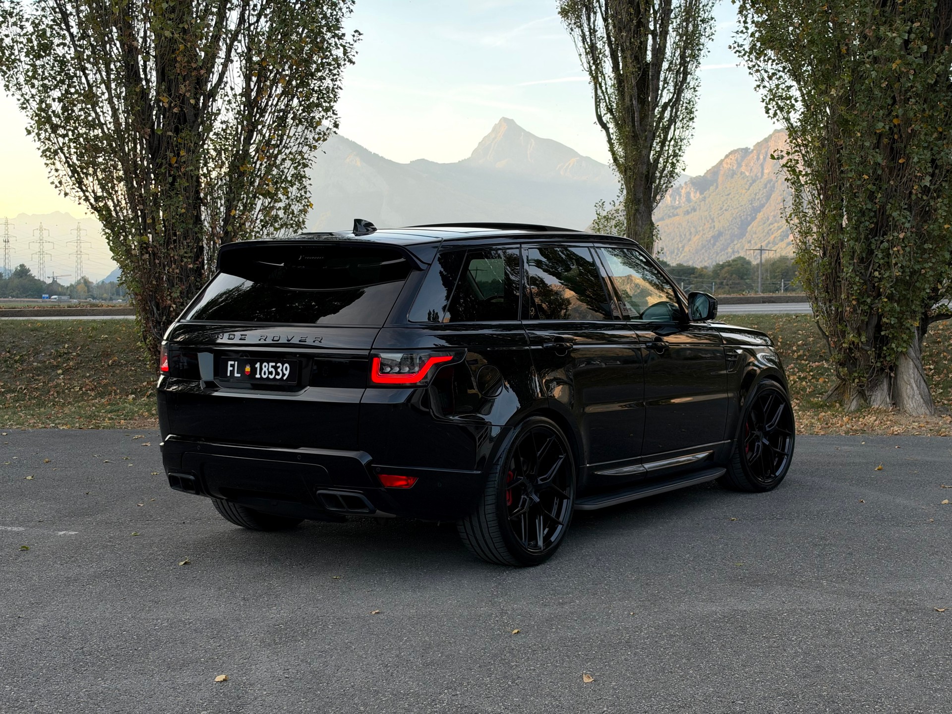 LAND ROVER 3.0 SDV6 HSE Dynamic-image-1