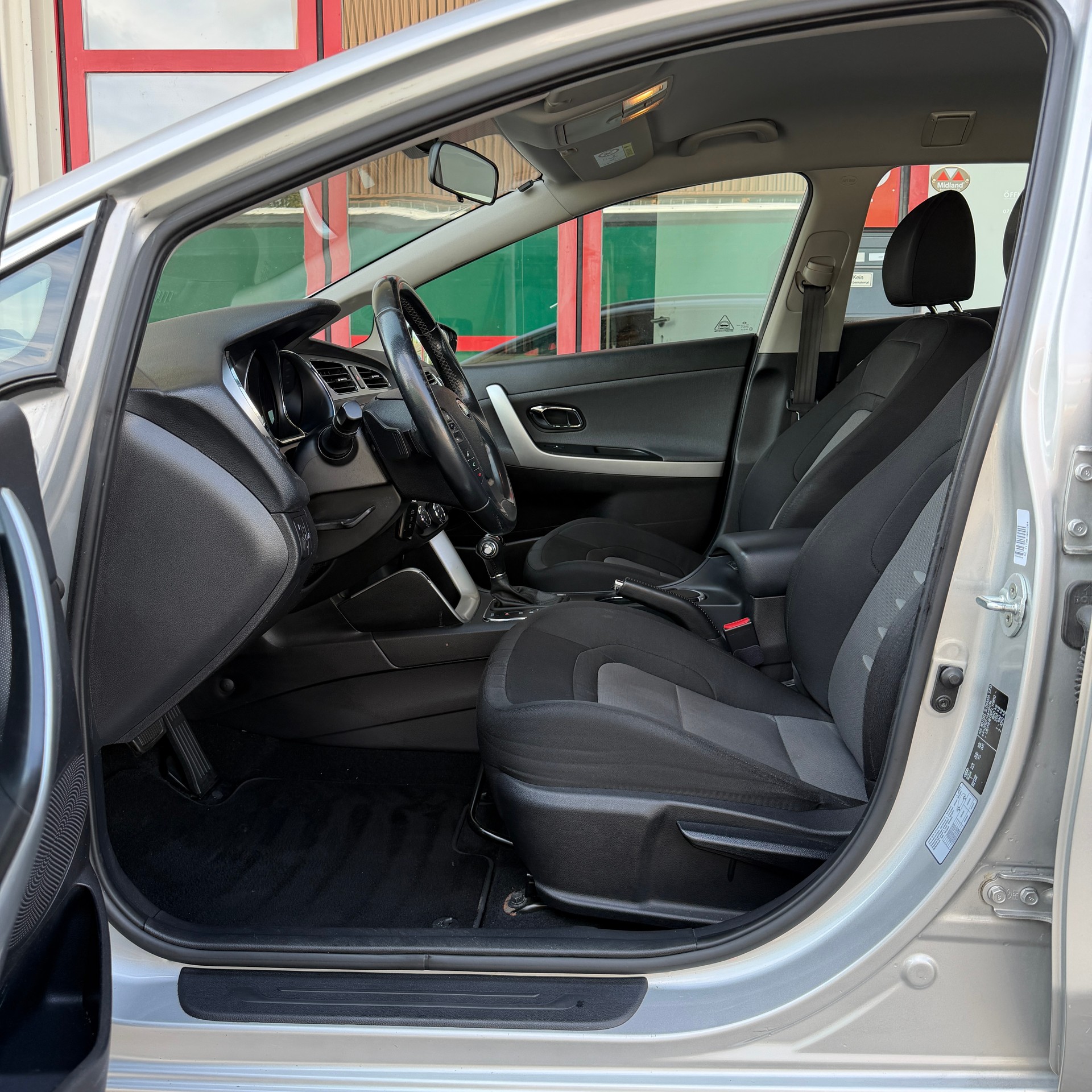 KIA Cee'd Sportswagon 1.6 GDi Trend DCT-image-7