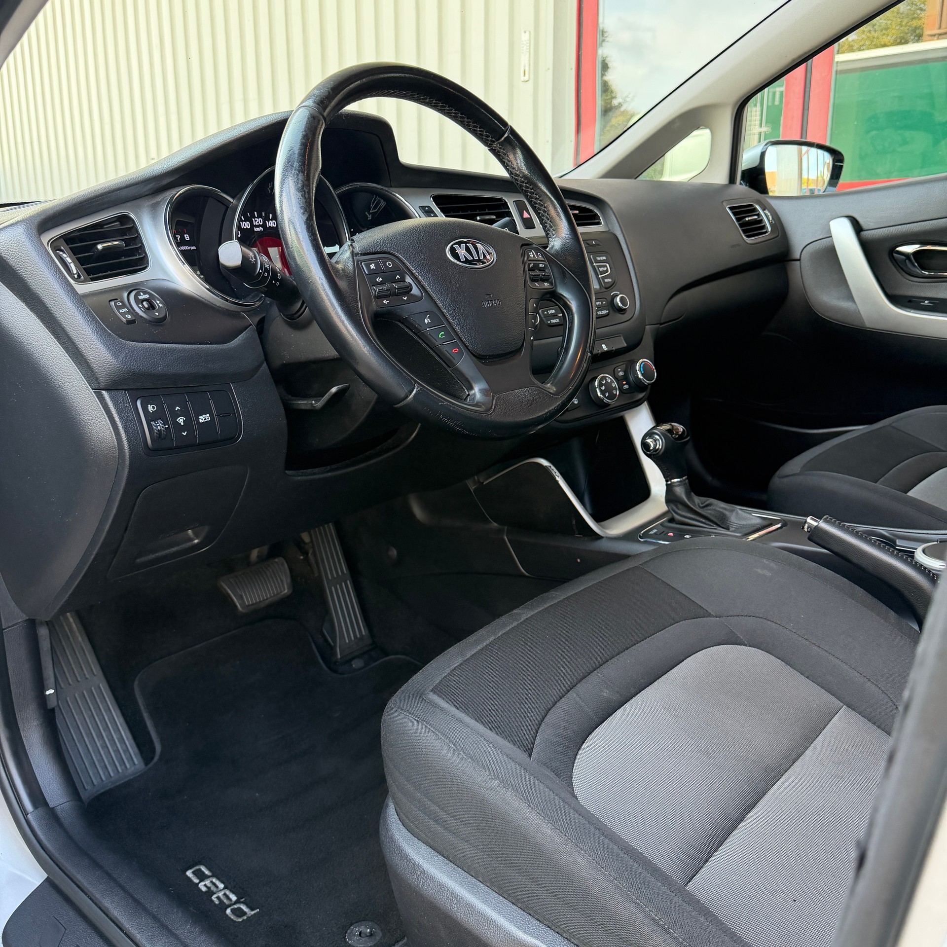 KIA Cee'd Sportswagon 1.6 GDi Trend DCT-image-6