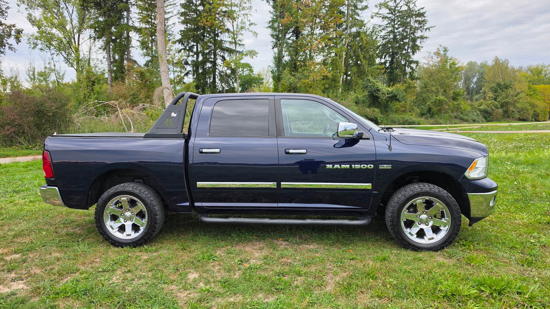DODGE RAM 1500 5.7 V8 HEMI Crew Cab Laramie 4X4-image-14
