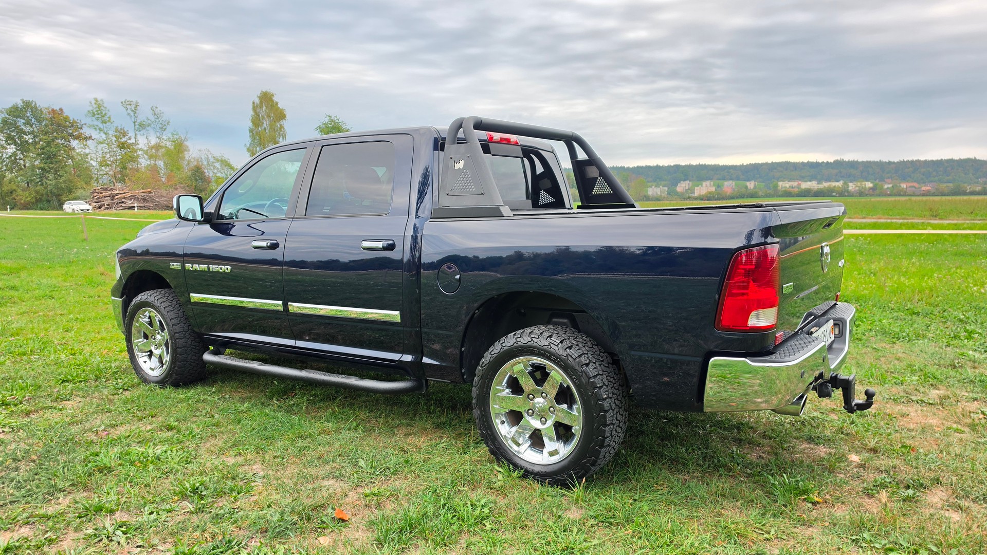 DODGE RAM 1500 5.7 V8 HEMI Crew Cab Laramie 4X4-image-7