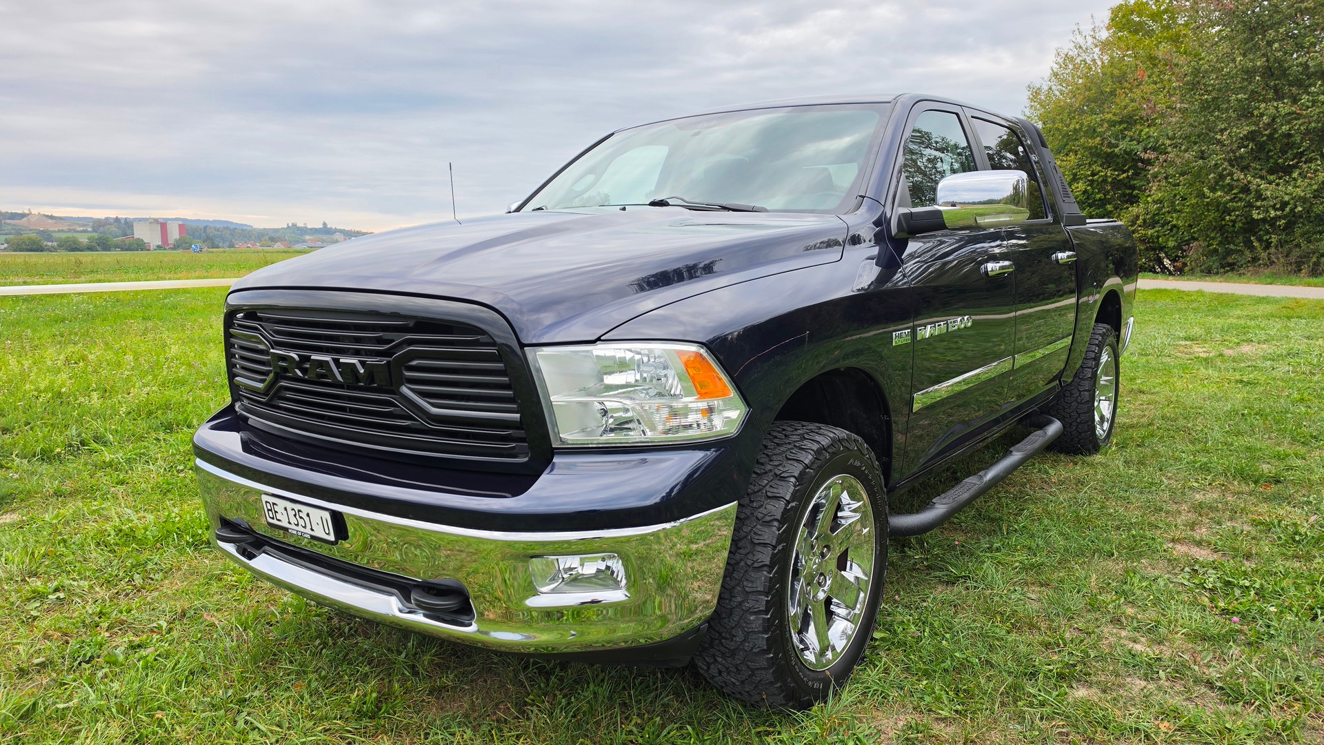 DODGE RAM 1500 5.7 V8 HEMI Crew Cab Laramie 4X4-image-2