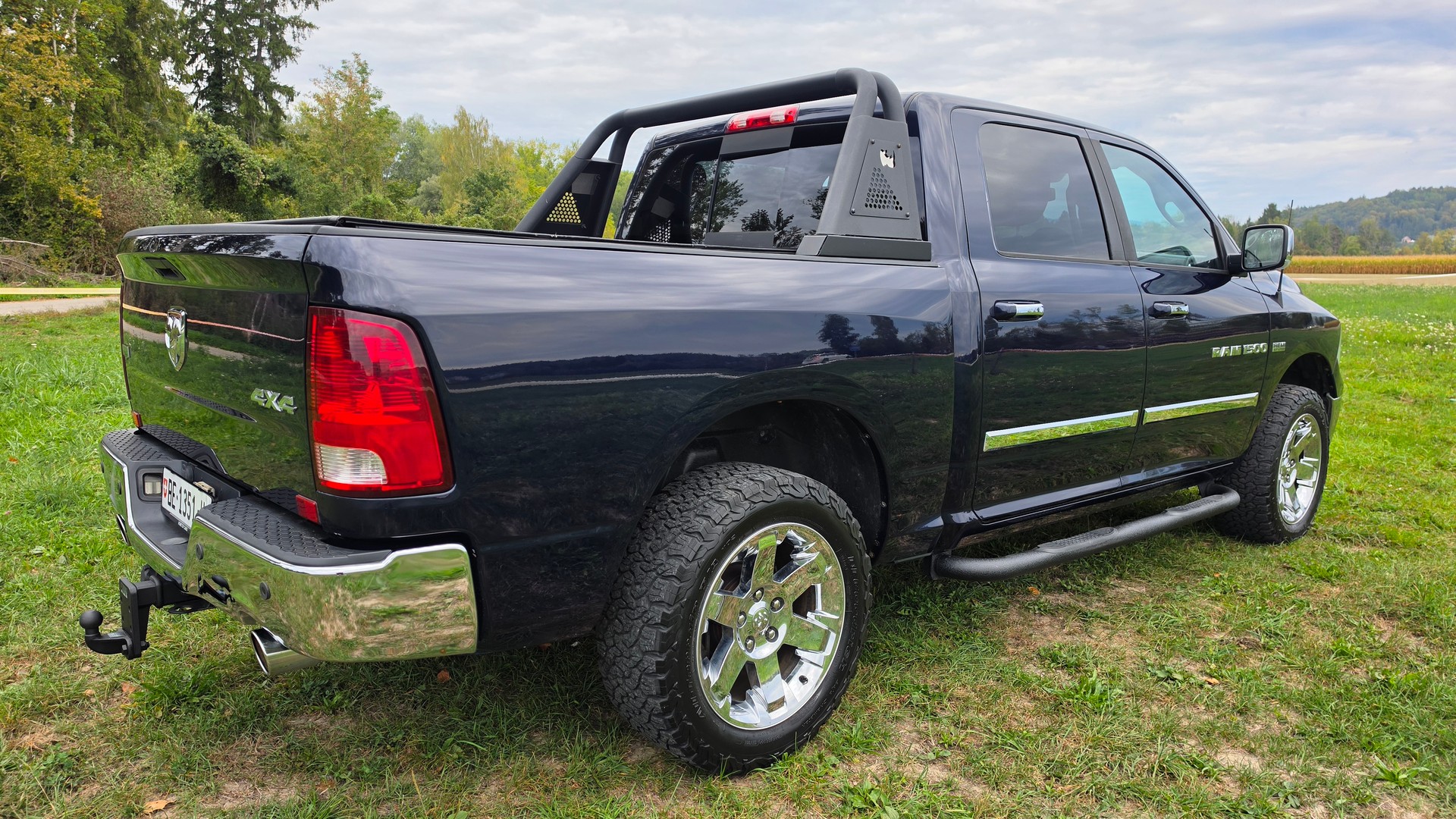DODGE RAM 1500 5.7 V8 HEMI Crew Cab Laramie 4X4-image-12