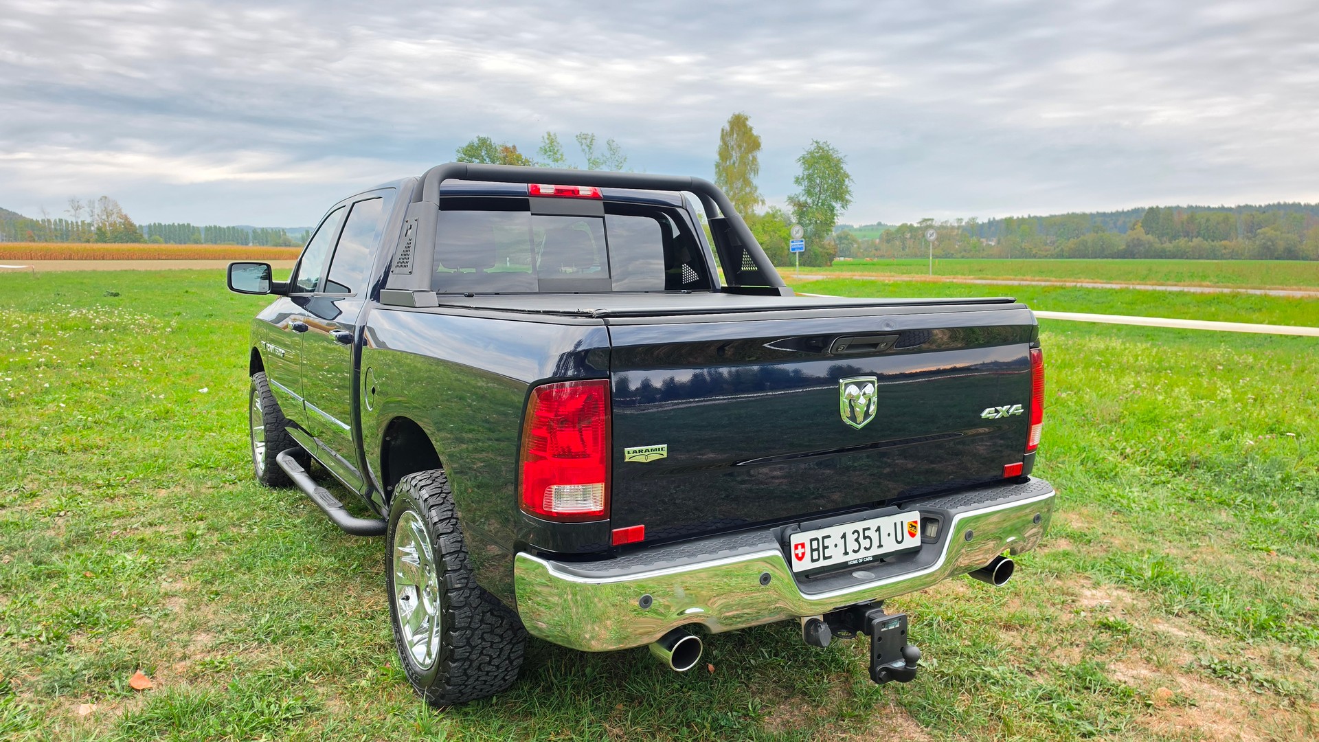 DODGE RAM 1500 5.7 V8 HEMI Crew Cab Laramie 4X4-image-9