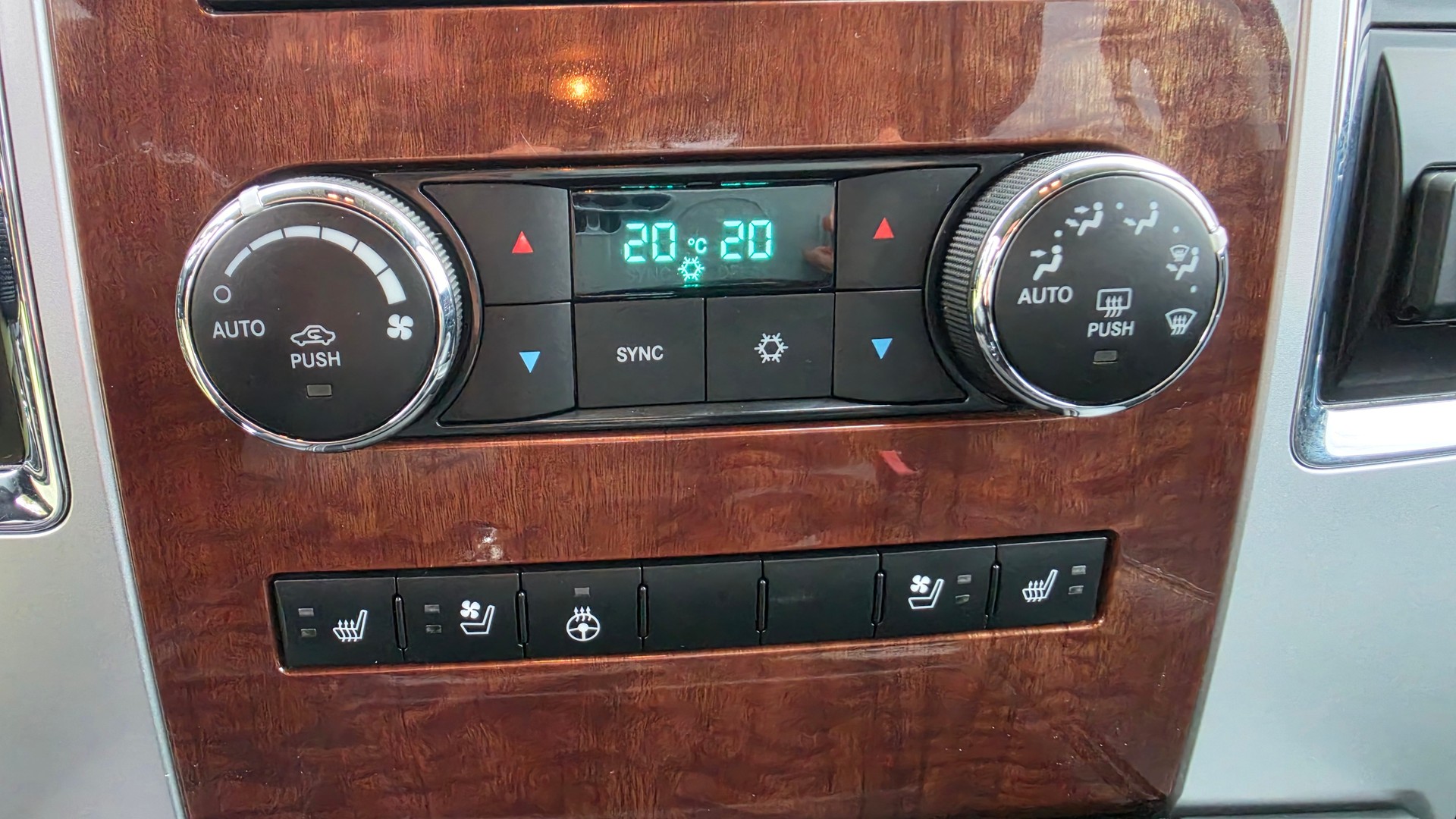 DODGE RAM 1500 5.7 V8 HEMI Crew Cab Laramie 4X4-image-30