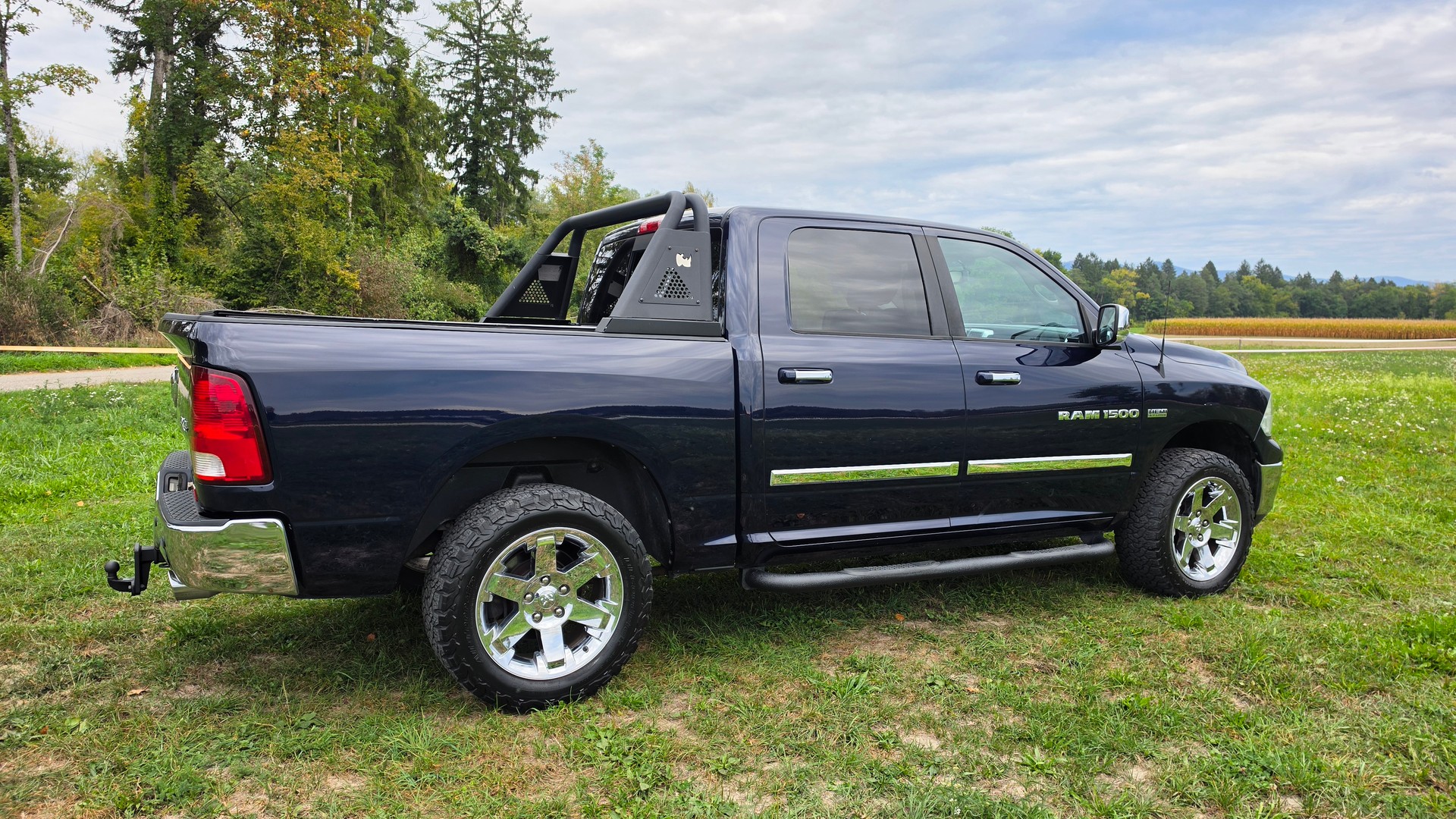 DODGE RAM 1500 5.7 V8 HEMI Crew Cab Laramie 4X4-image-13