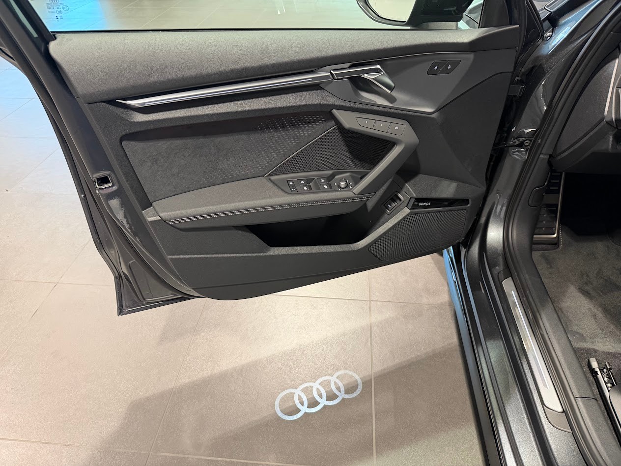 AUDI A3 Sportback TFSI 110 kW S line Attraction S tronic-image-2
