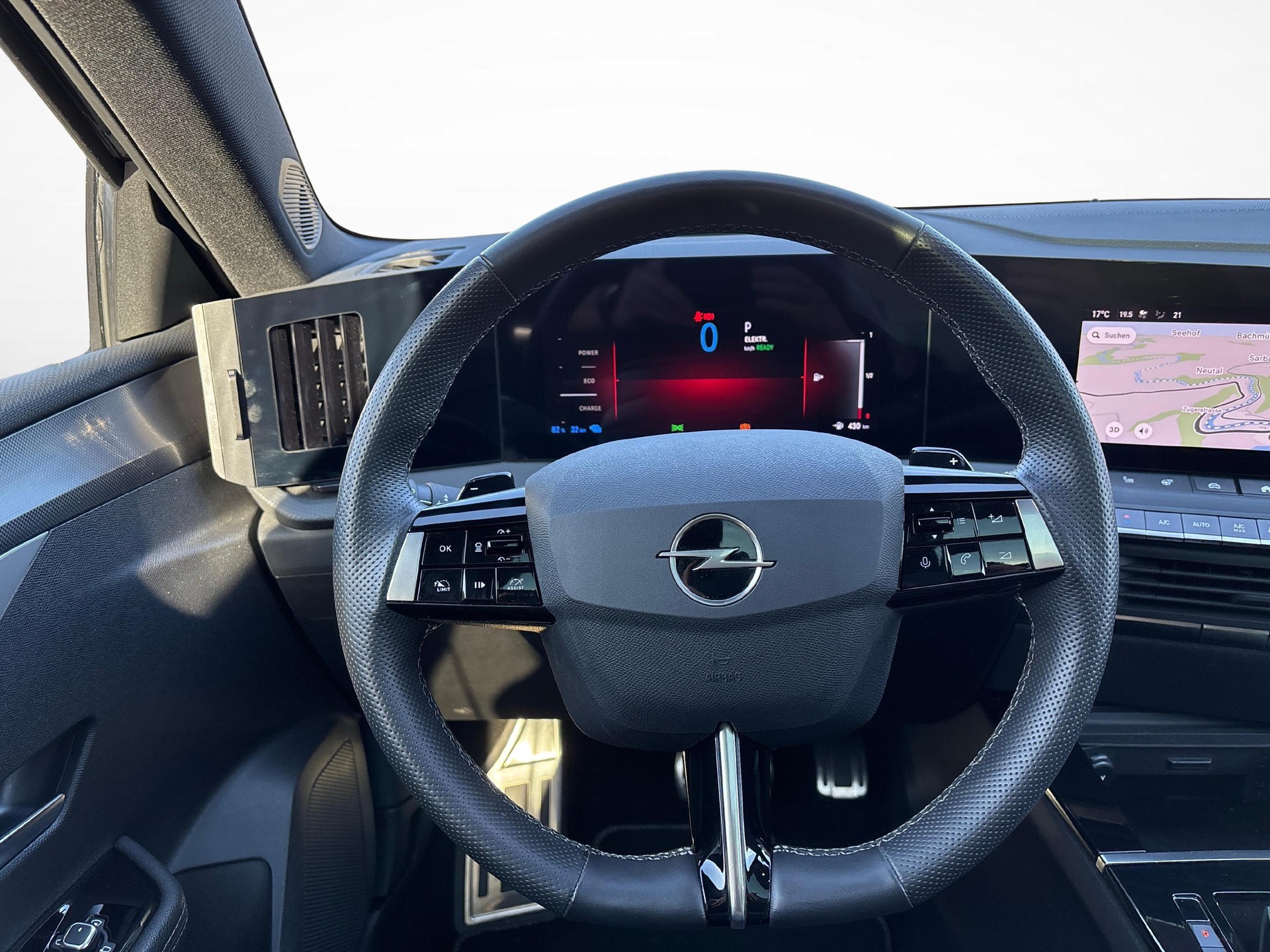 OPEL Astra 1.6 T PHEV 180 Swiss Premium-image-3