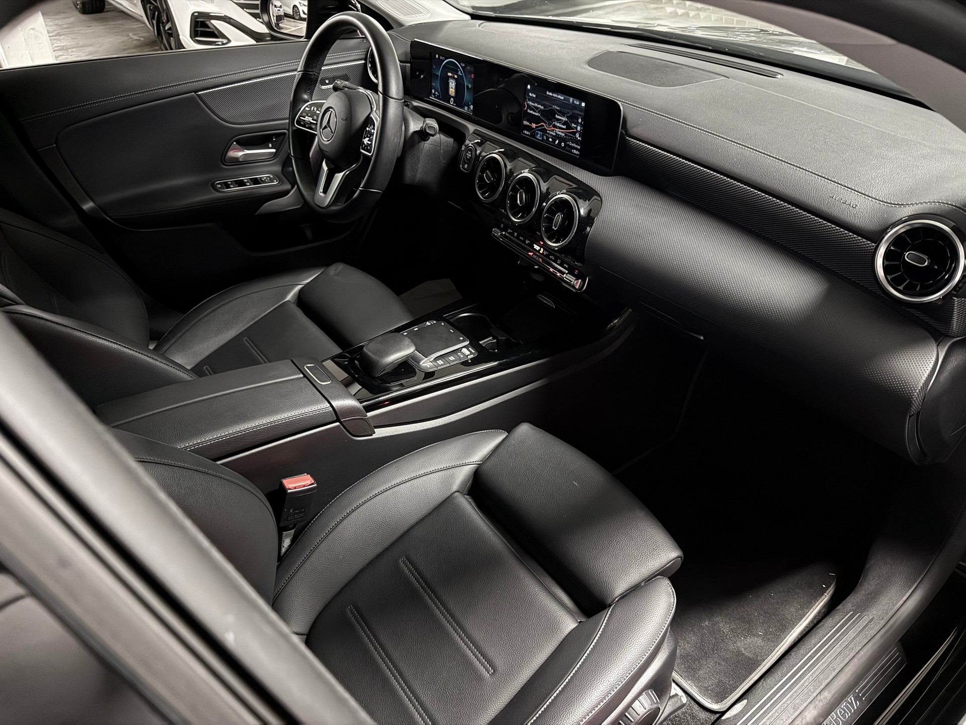 MERCEDES-BENZ CLA Shooting Brake 200 d Progressive 8G-DCT RF- Kamera-image-9
