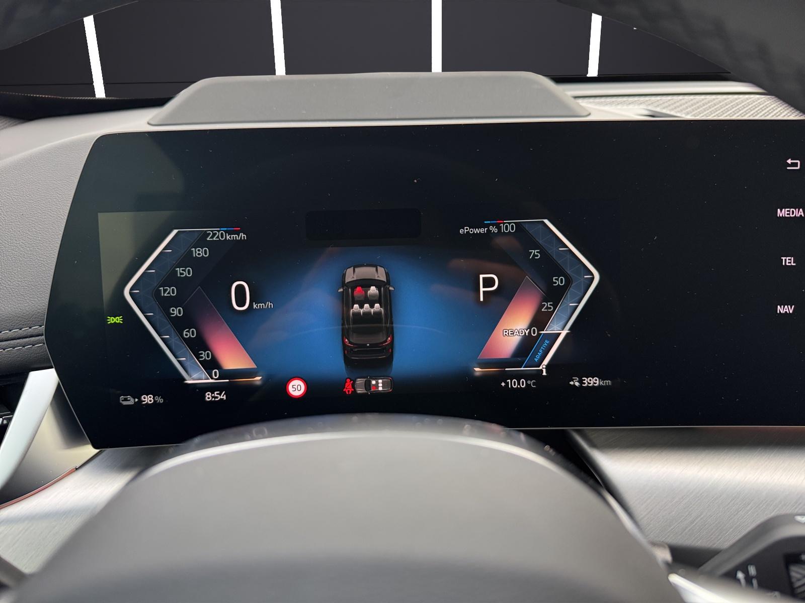 BMW iX1 xDrive 30-image-7