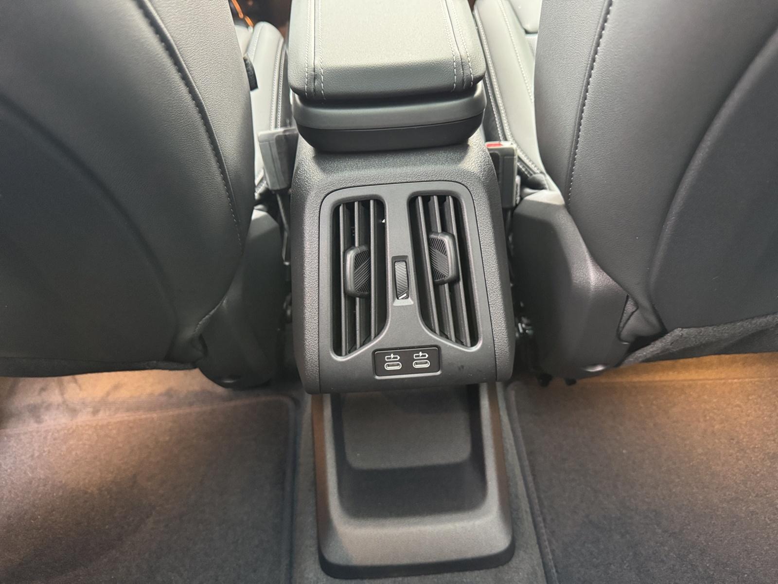 BMW iX1 xDrive 30-image-16