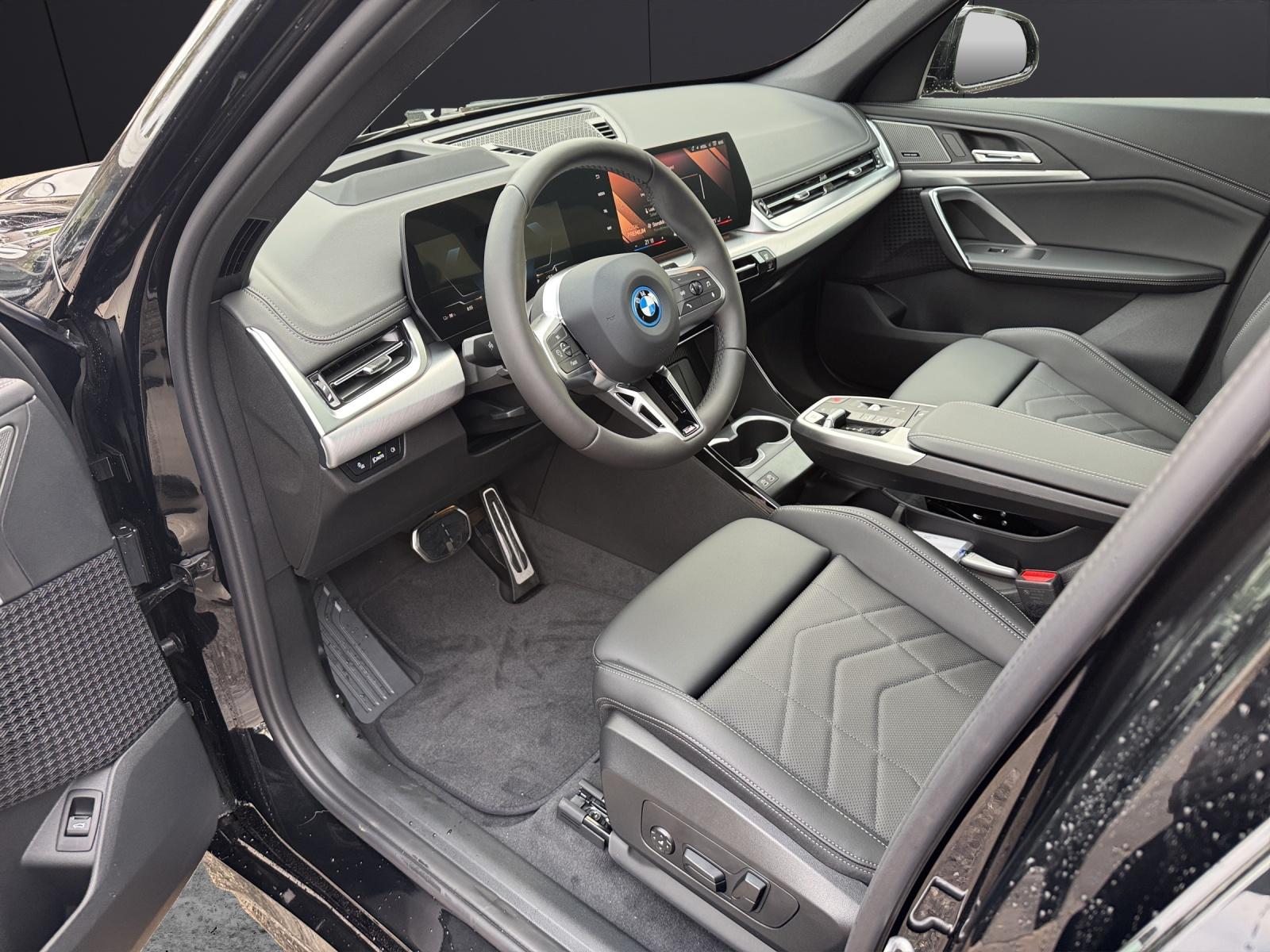 BMW iX1 xDrive 30-image-5