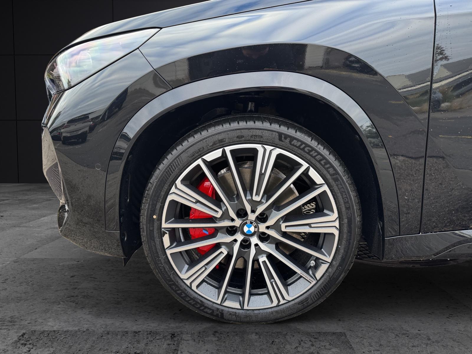 BMW iX1 xDrive 30-showroom-element-3