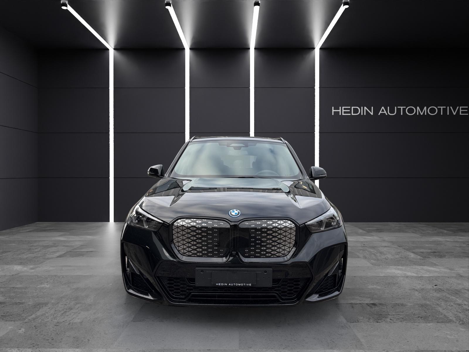 BMW iX1 xDrive 30-showroom-element-1