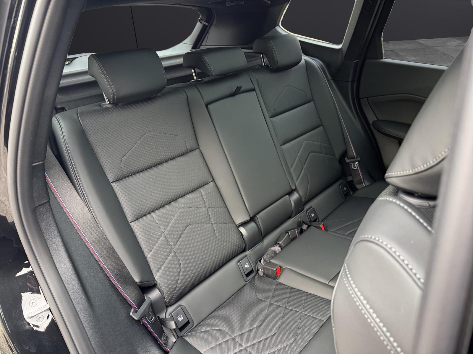 BMW iX1 xDrive 30-image-14