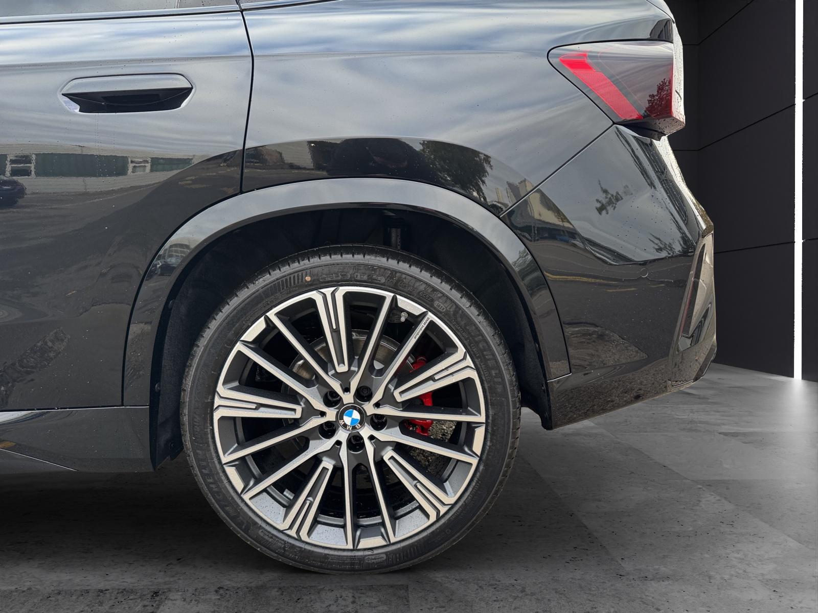 BMW iX1 xDrive 30-image-18