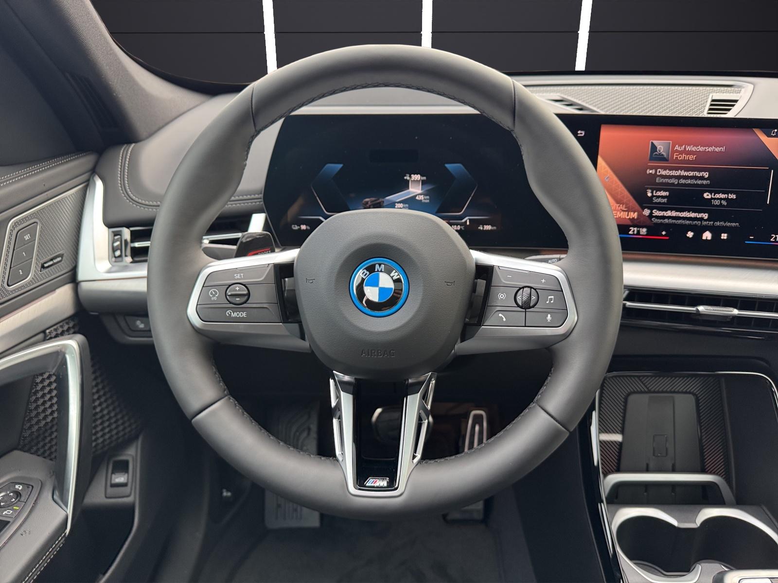 BMW iX1 xDrive 30-image-6