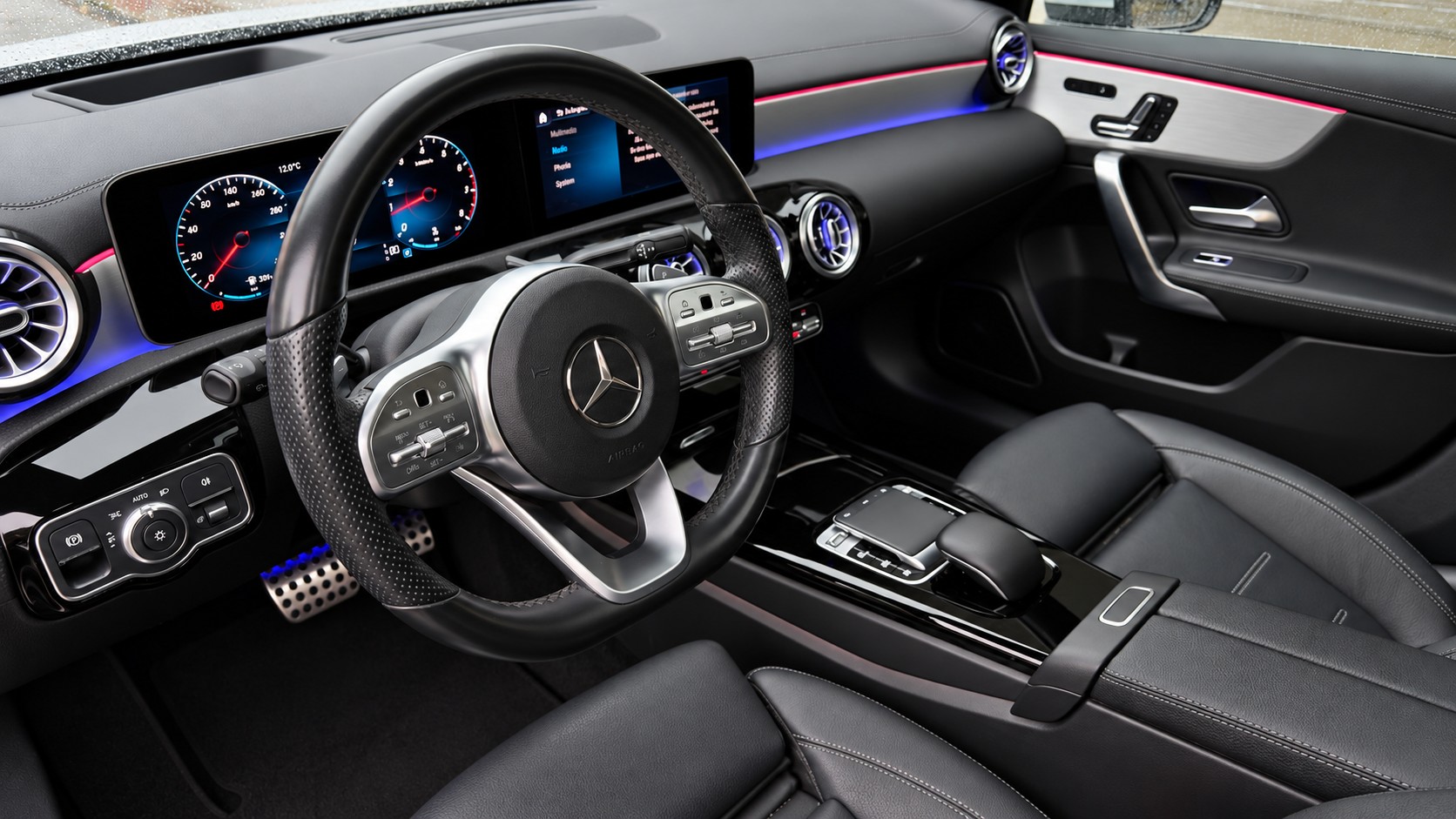 MERCEDES-BENZ A 200 AMG Line 7G-DCT-image-9