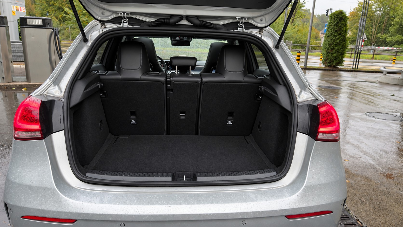 MERCEDES-BENZ A 200 AMG Line 7G-DCT-image-13