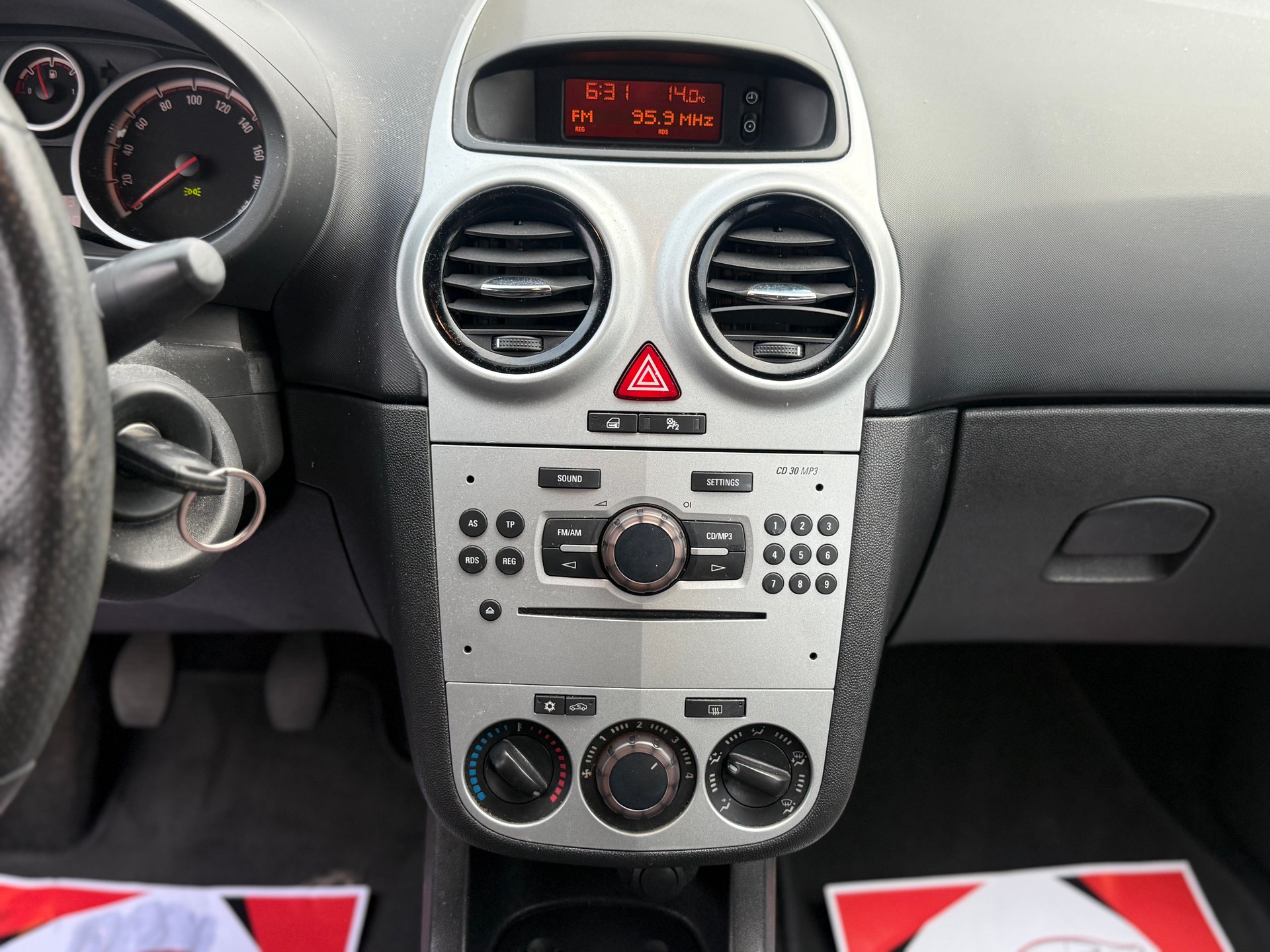 OPEL Corsa 1.4 TP Enjoy-image-9