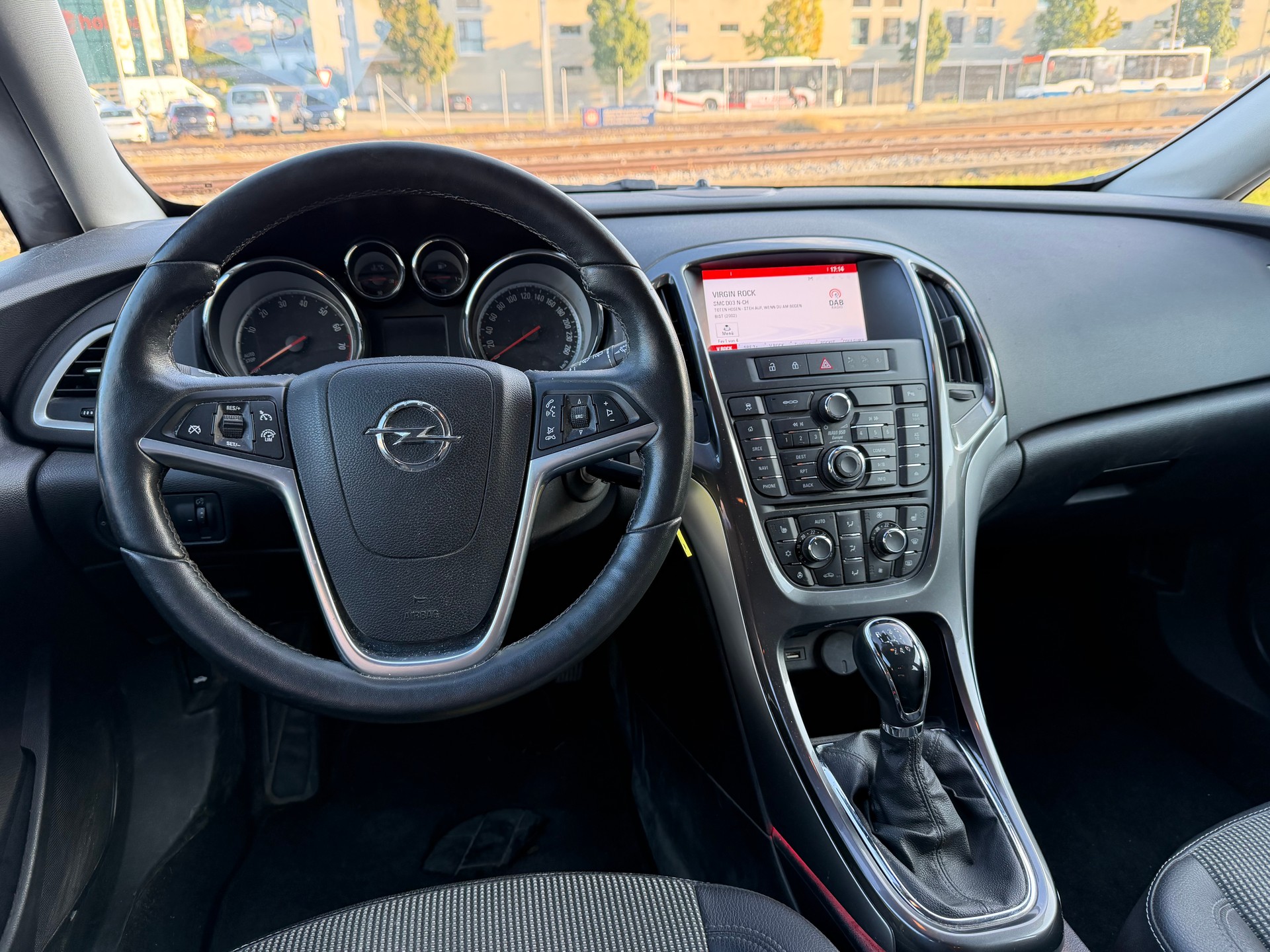 OPEL Astra SportsTourer 1.6i 16V Turbo Cosmo-image-9