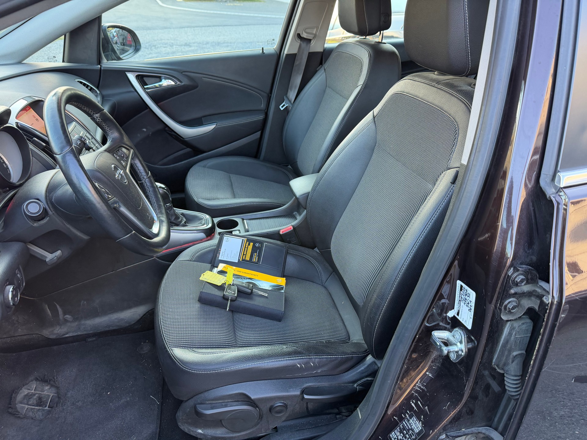 OPEL Astra SportsTourer 1.6i 16V Turbo Cosmo-image-10