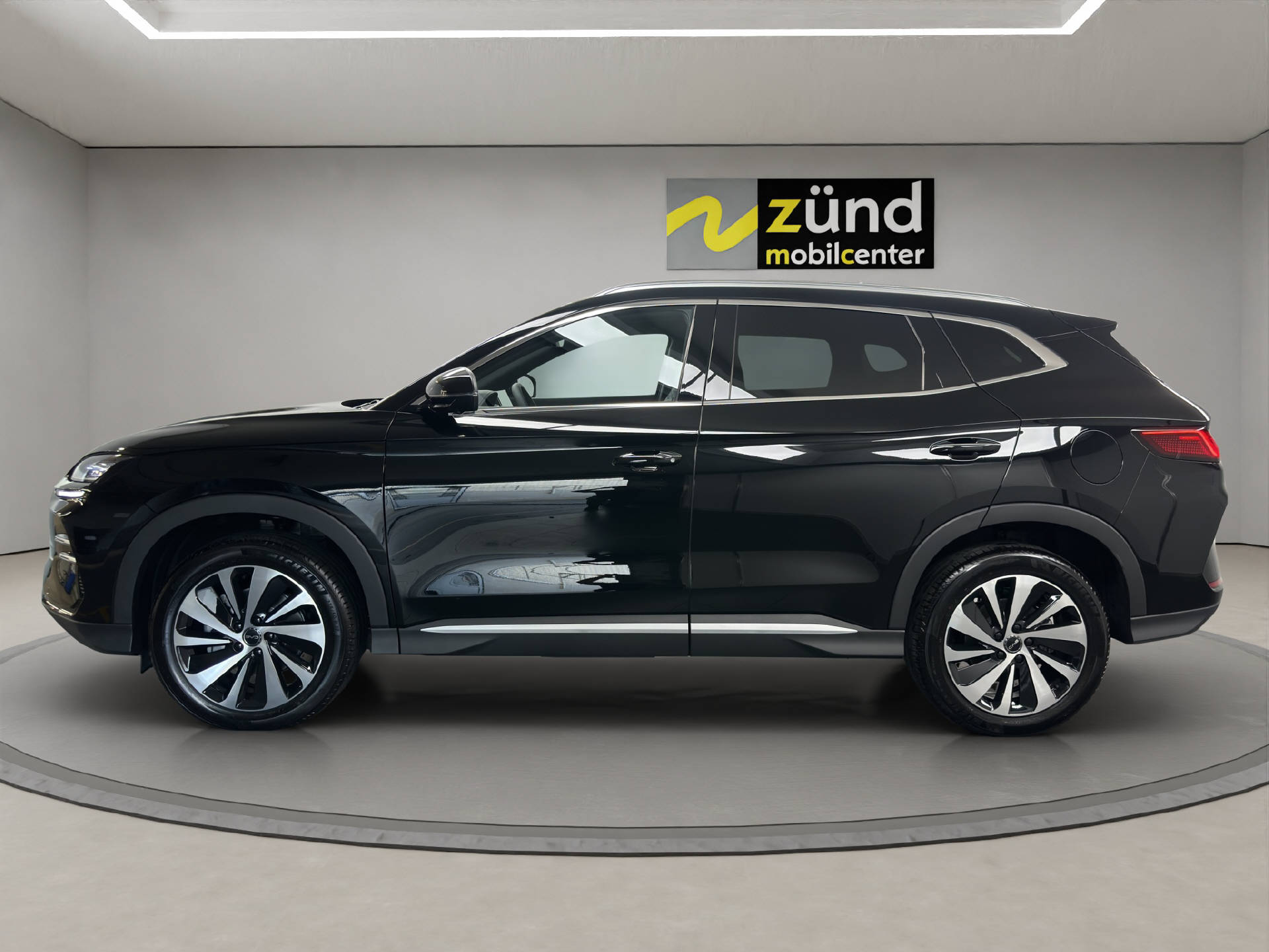 BYD Seal U DM-i Design AWD 324 PS-image-1