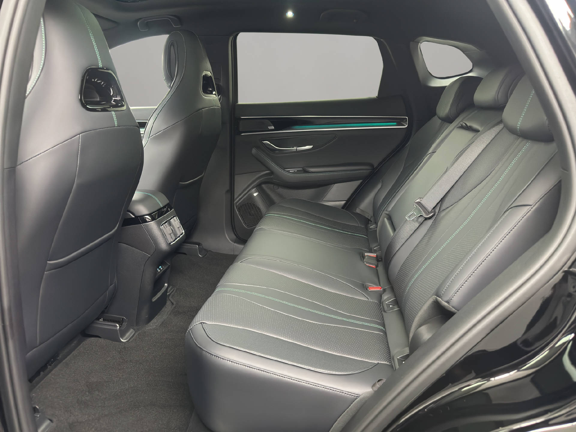 BYD Seal U DM-i Design AWD 324 PS-image-9