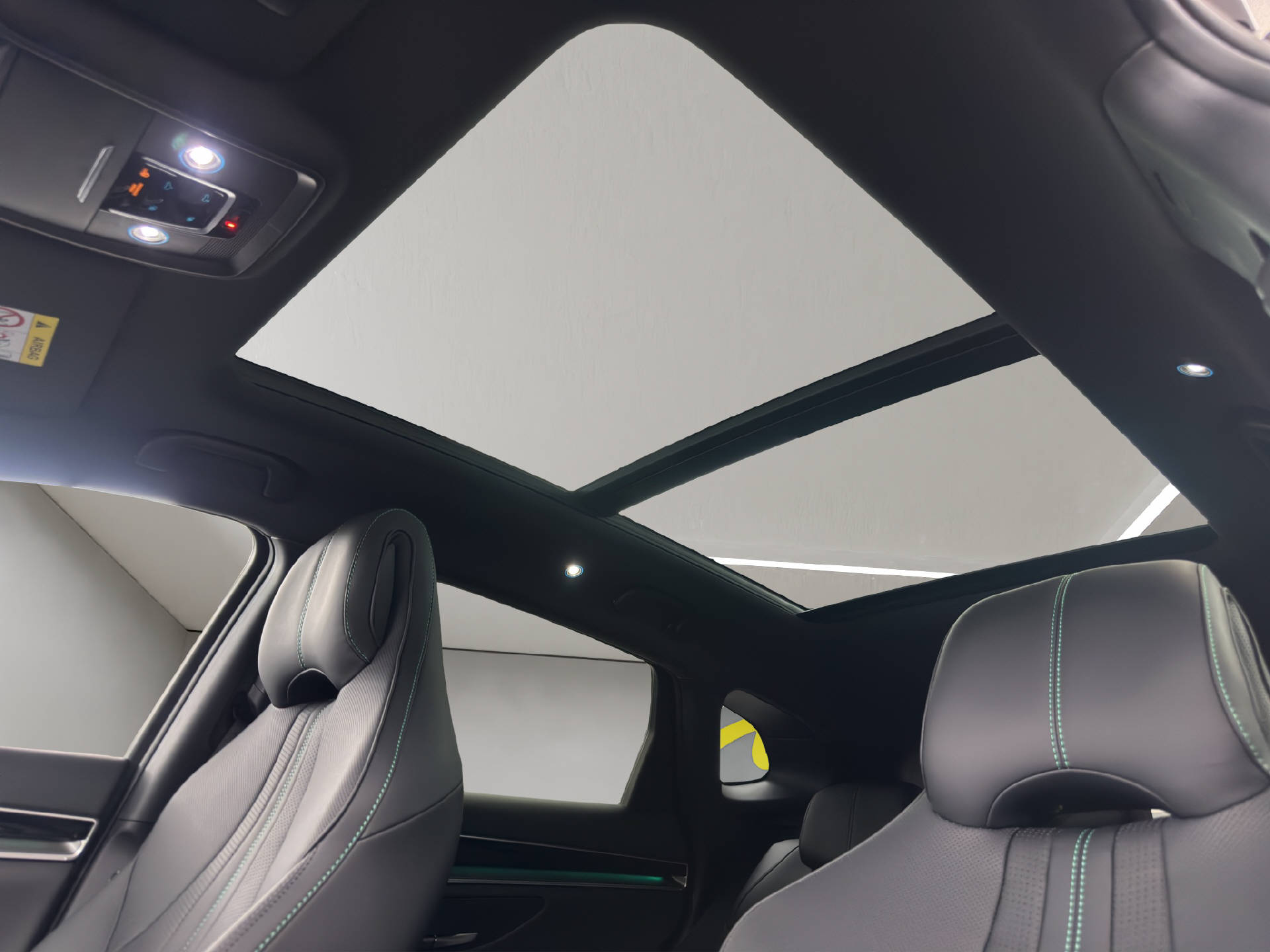 BYD Seal U DM-i Design AWD 324 PS-image-14