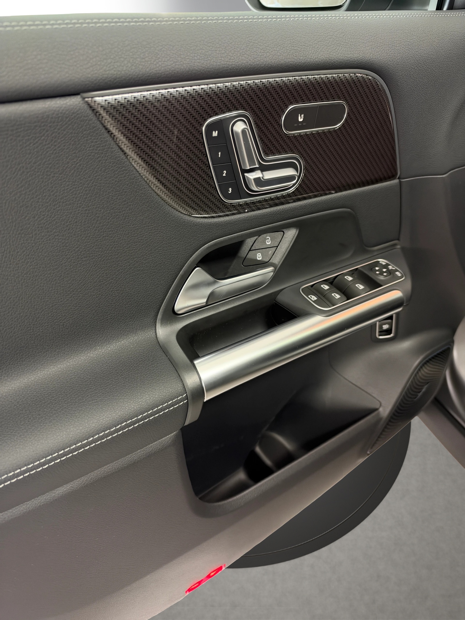 MERCEDES-BENZ GLA 250 4Matic 8G-DCT Swiss Star-image-5