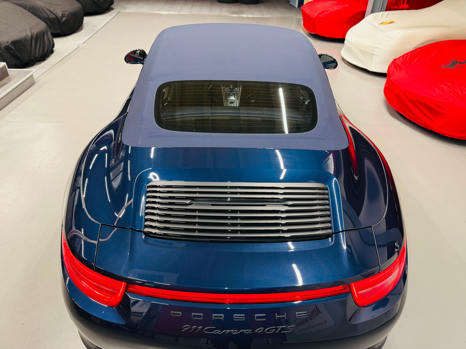 PORSCHE 911 Cabrio Carrera 4 GTS PDK „M5X Dunkelblau metallic“ & Alcantara GTS Interieur-image-11