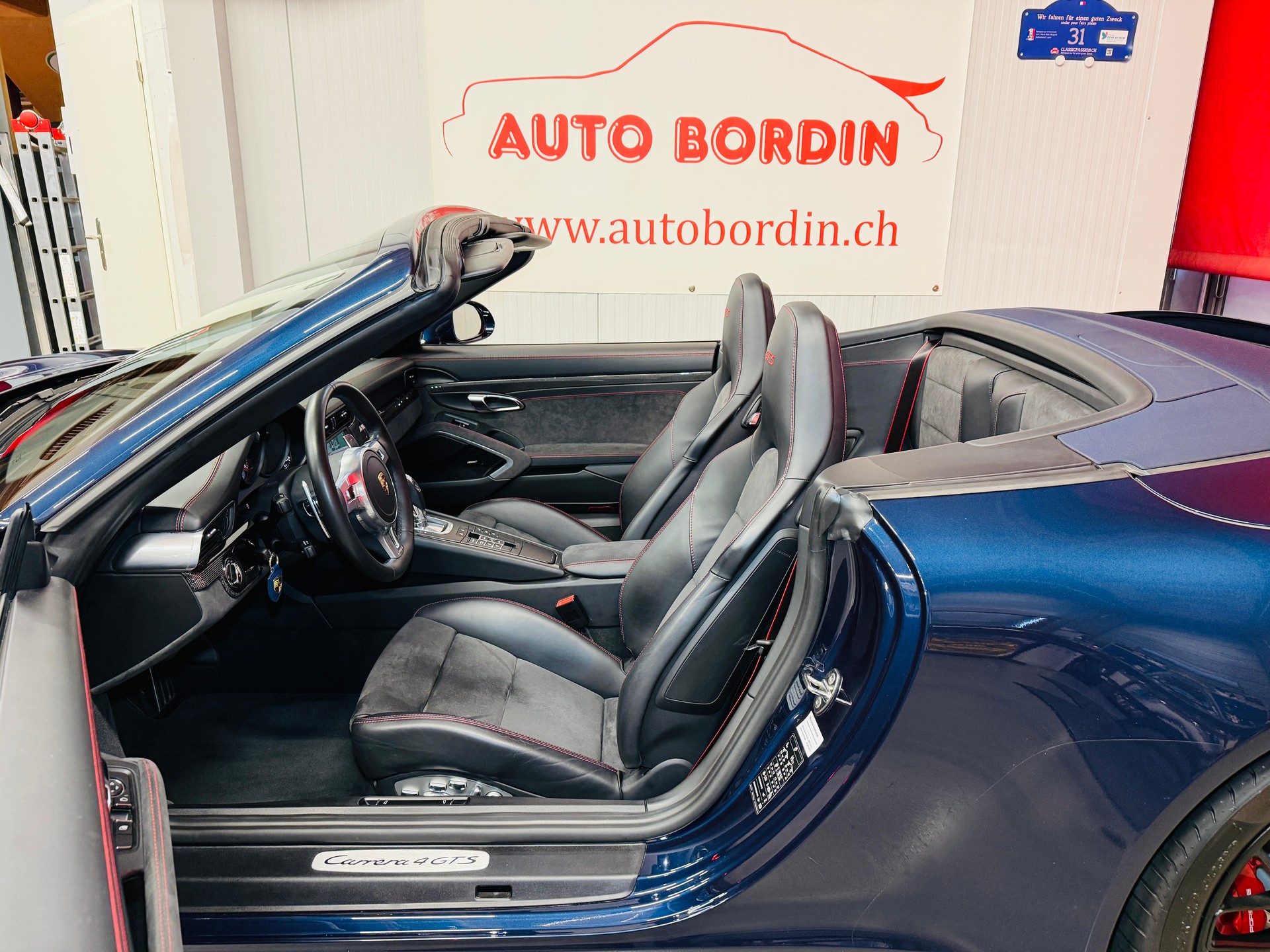 PORSCHE 911 Cabrio Carrera 4 GTS PDK „M5X Dunkelblau metallic“ & Alcantara GTS Interieur-image-4