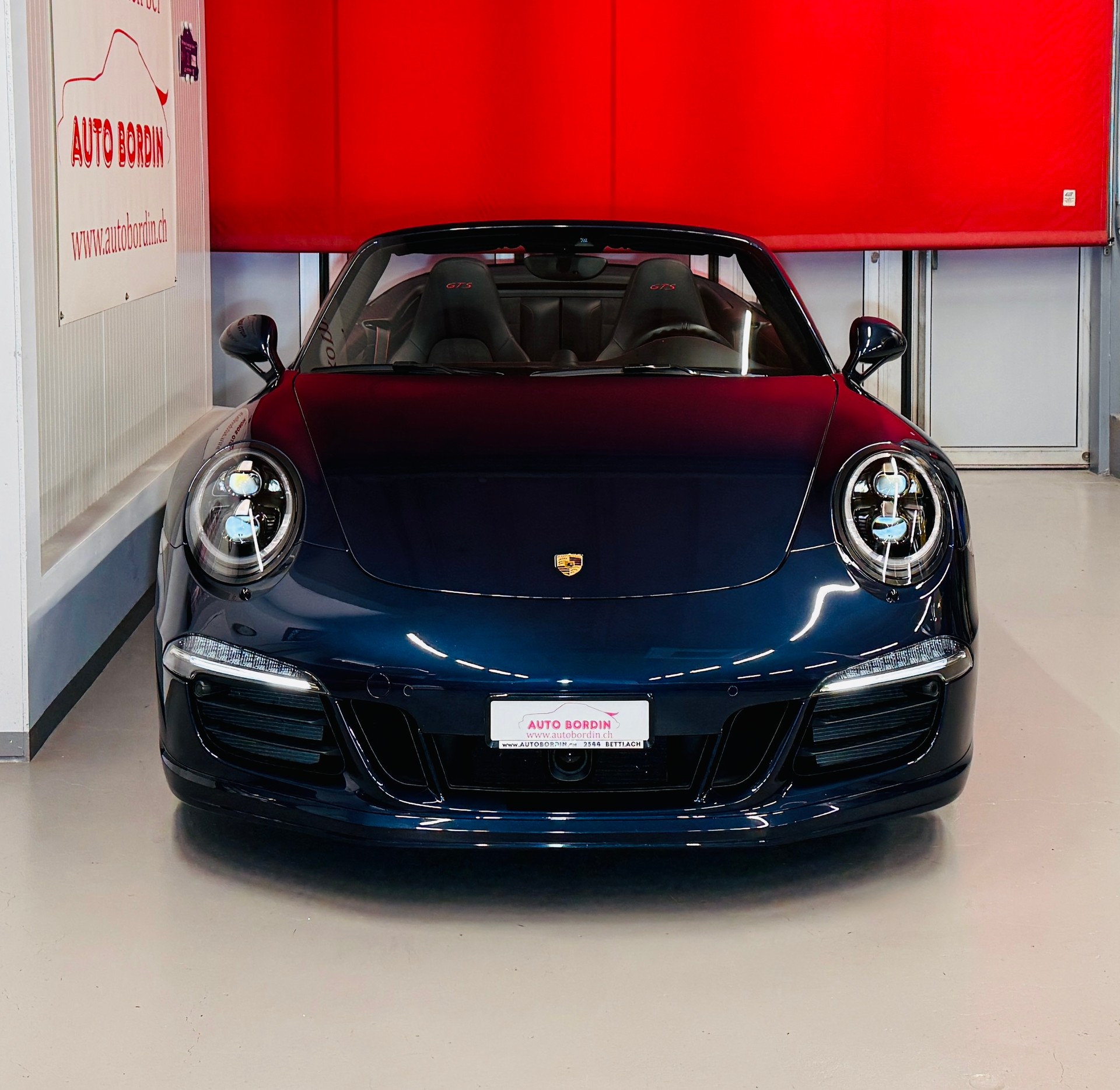 PORSCHE 911 Cabrio Carrera 4 GTS PDK „M5X Dunkelblau metallic“ & Alcantara GTS Interieur-image-1