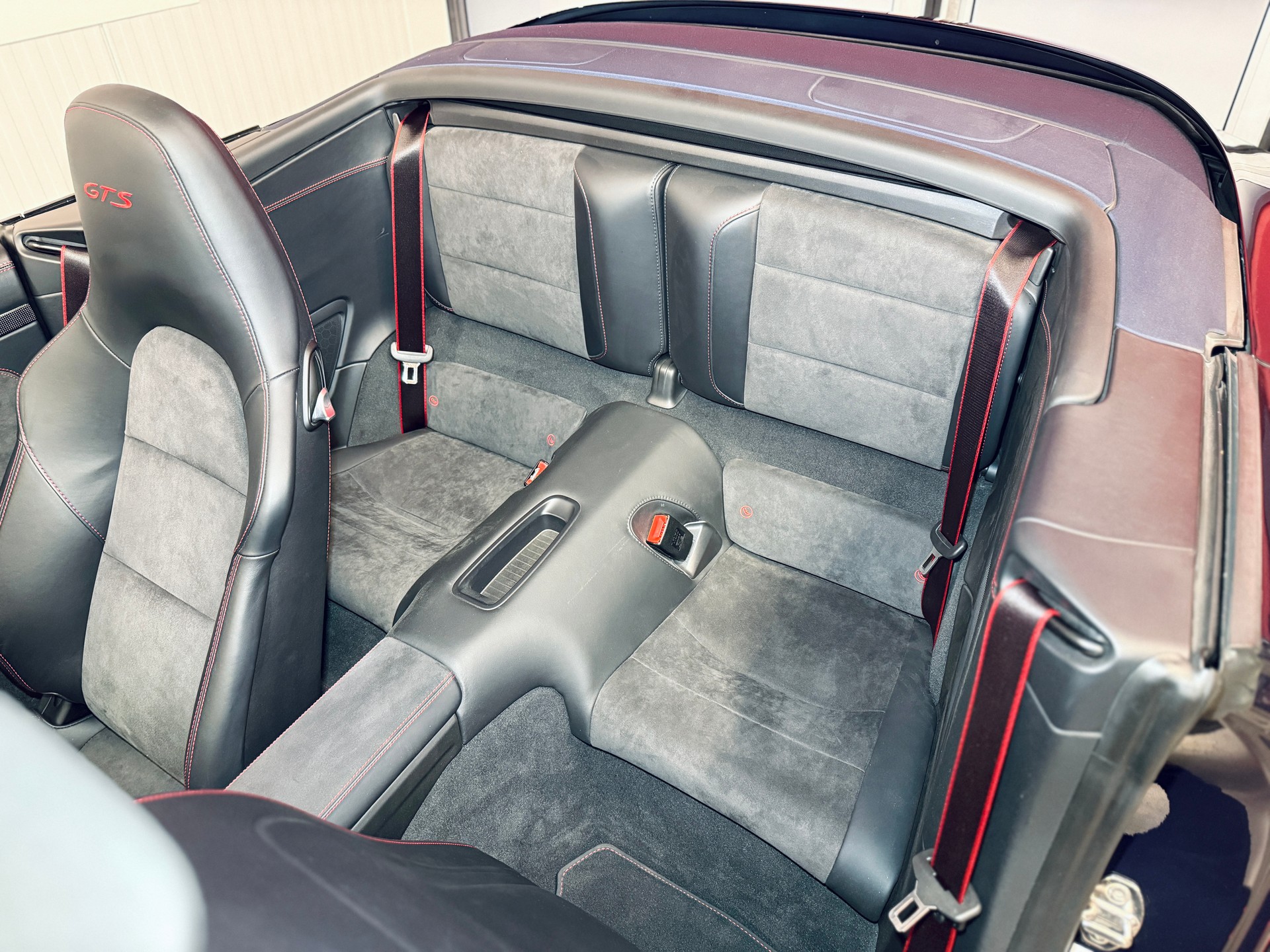 PORSCHE 911 Cabrio Carrera 4 GTS PDK „M5X Dunkelblau metallic“ & Alcantara GTS Interieur-image-9