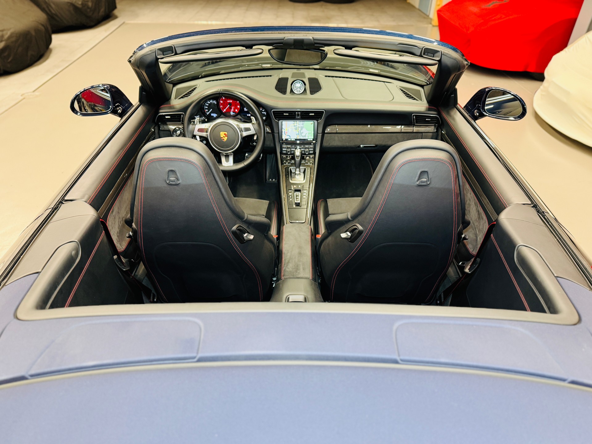 PORSCHE 911 Cabrio Carrera 4 GTS PDK „M5X Dunkelblau metallic“ & Alcantara GTS Interieur-image-10