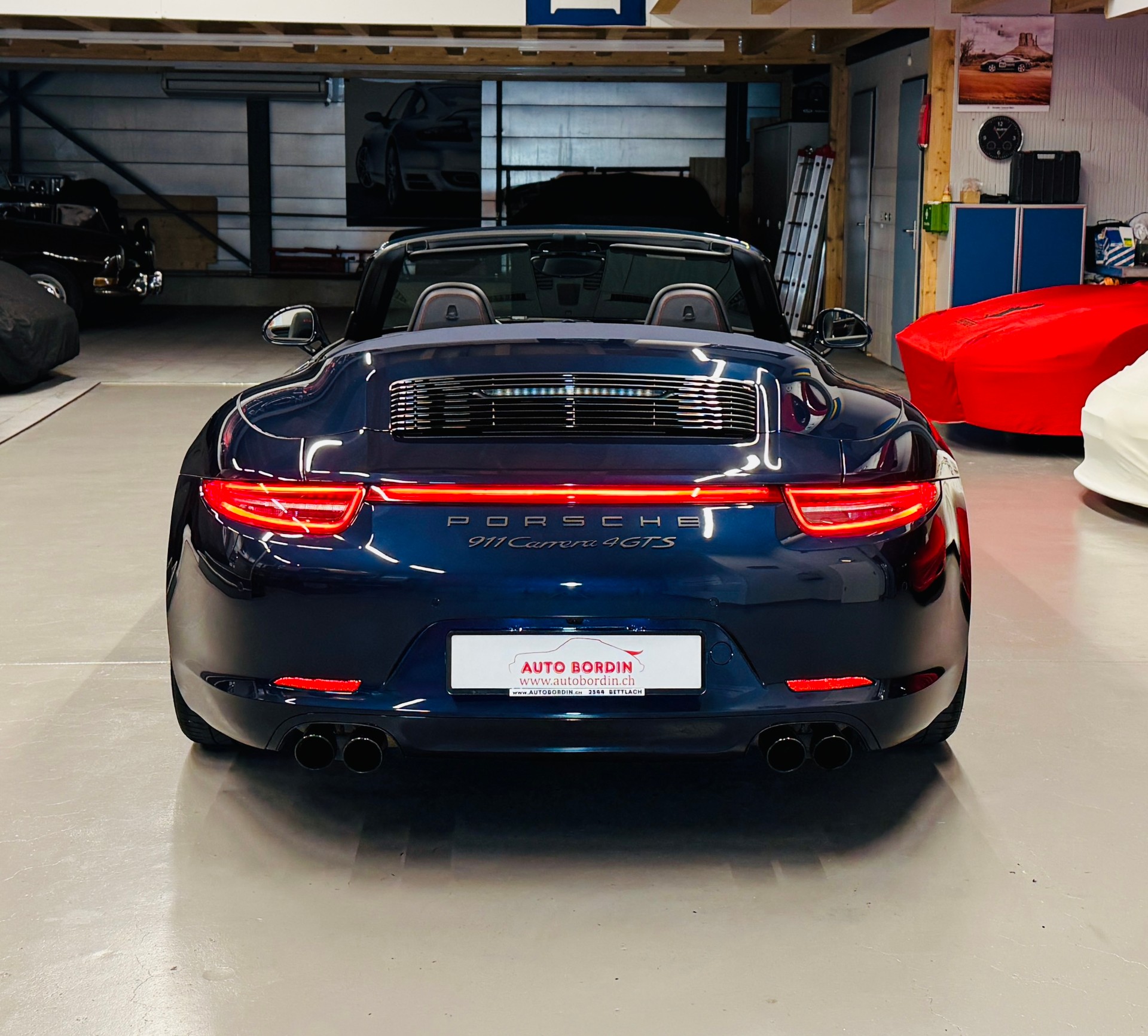 PORSCHE 911 Cabrio Carrera 4 GTS PDK „M5X Dunkelblau metallic“ & Alcantara GTS Interieur-image-13