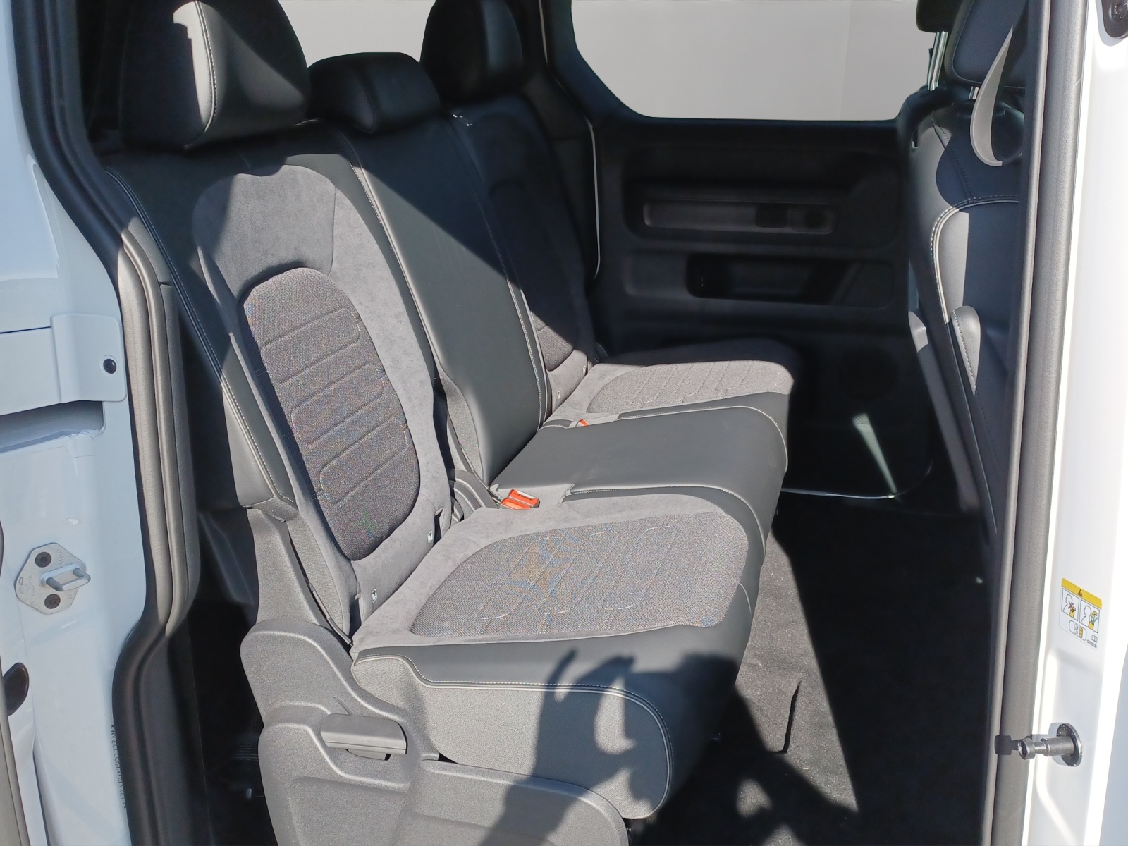 VW ID. Buzz Pro 4Motion 79kW/82kW NWB-image-13