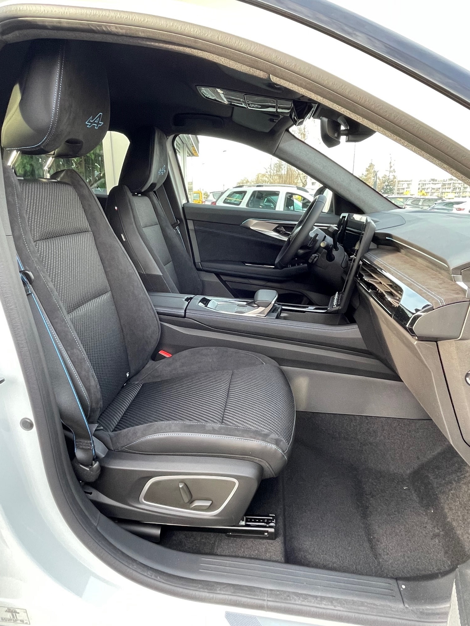 RENAULT Austral 1.2 HEV 200 Iconic Esprit Alpine A-image-11