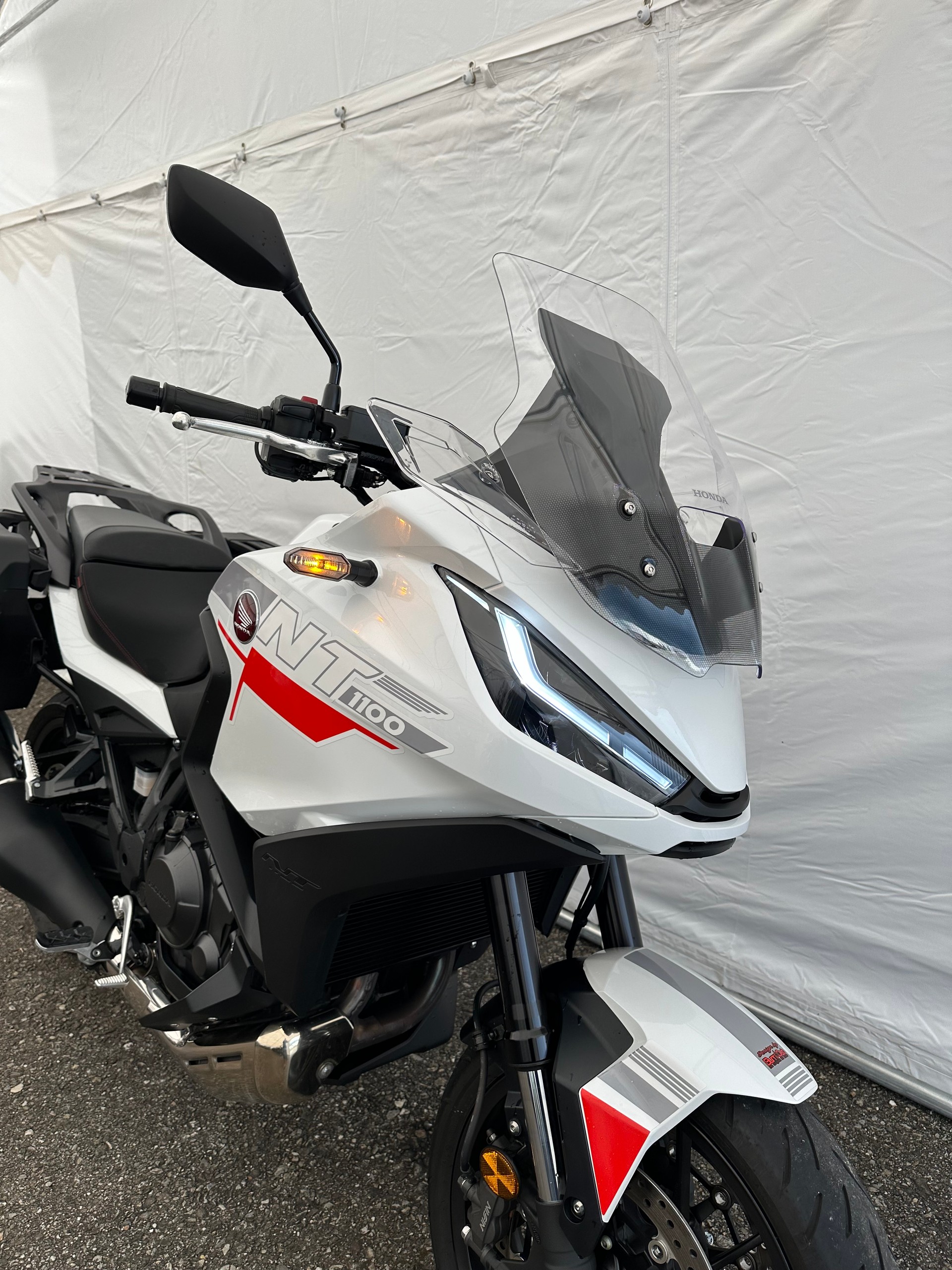 HONDA NT 1100-showroom-element-2