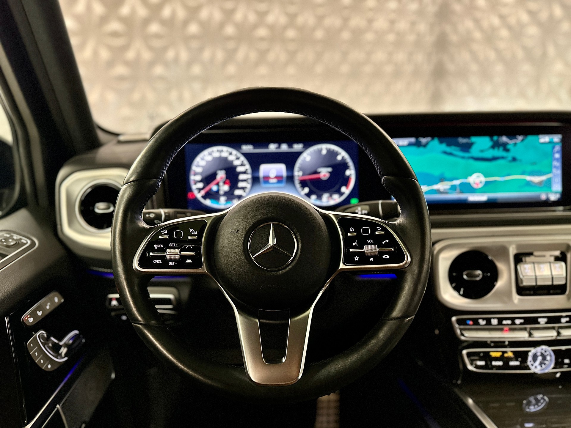 MERCEDES-BENZ G 400 d AMG Line 9G-Tronic-image-30