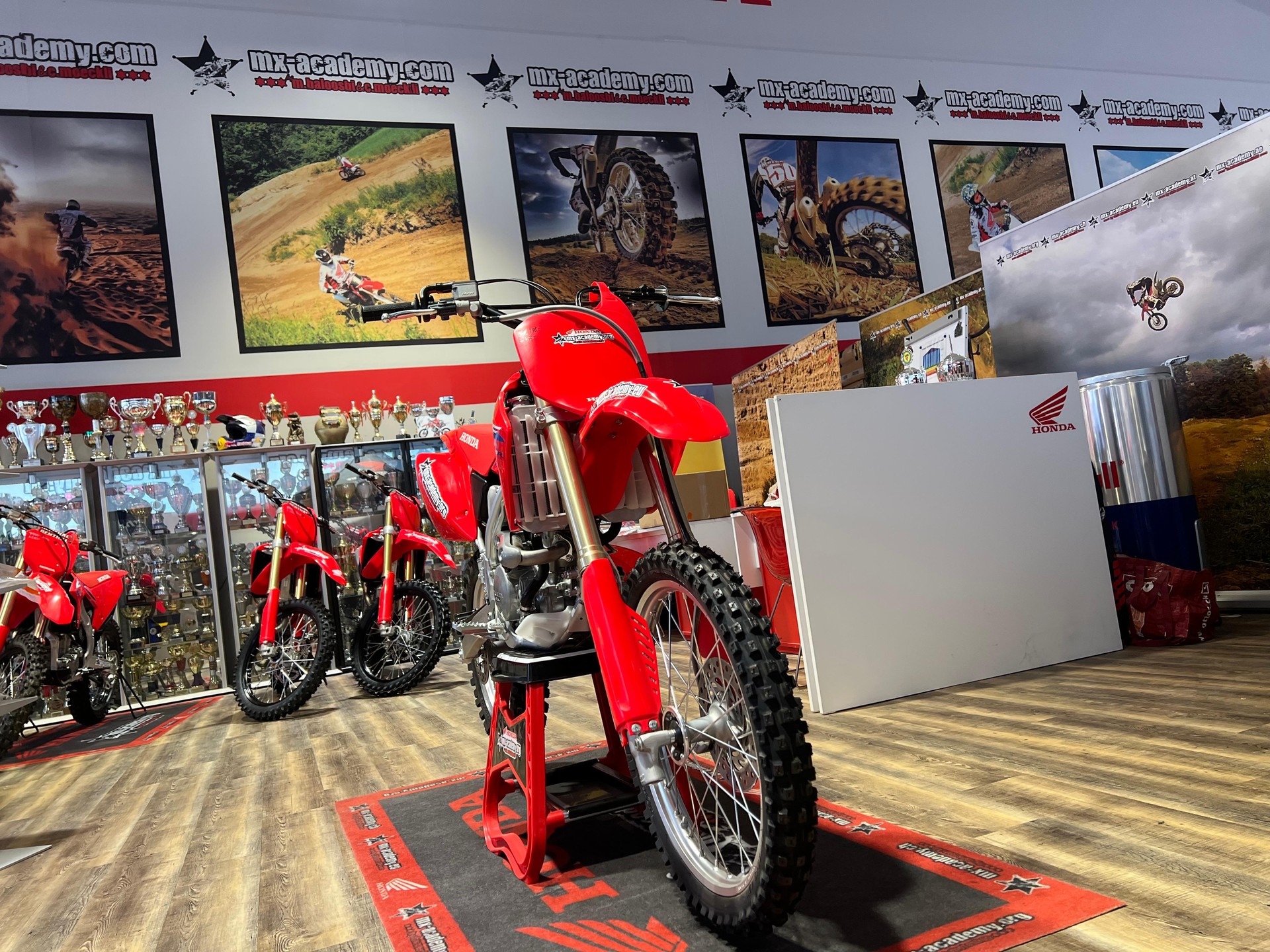 HONDA ** CRF150R ** Neufahrzeug-showroom-element-2