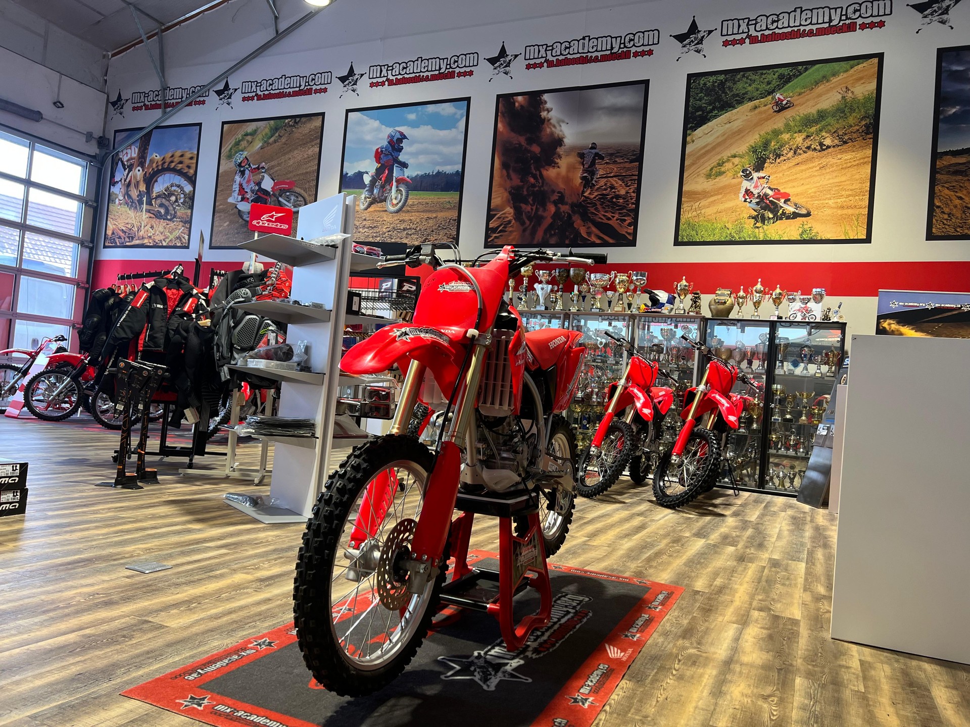 HONDA ** CRF150R ** Neufahrzeug-showroom-element-3