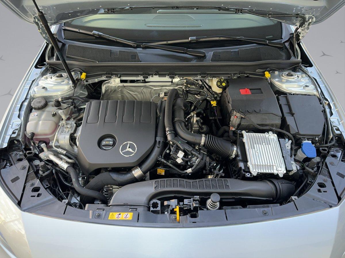 MERCEDES-BENZ A 180 AMG Line-image-18